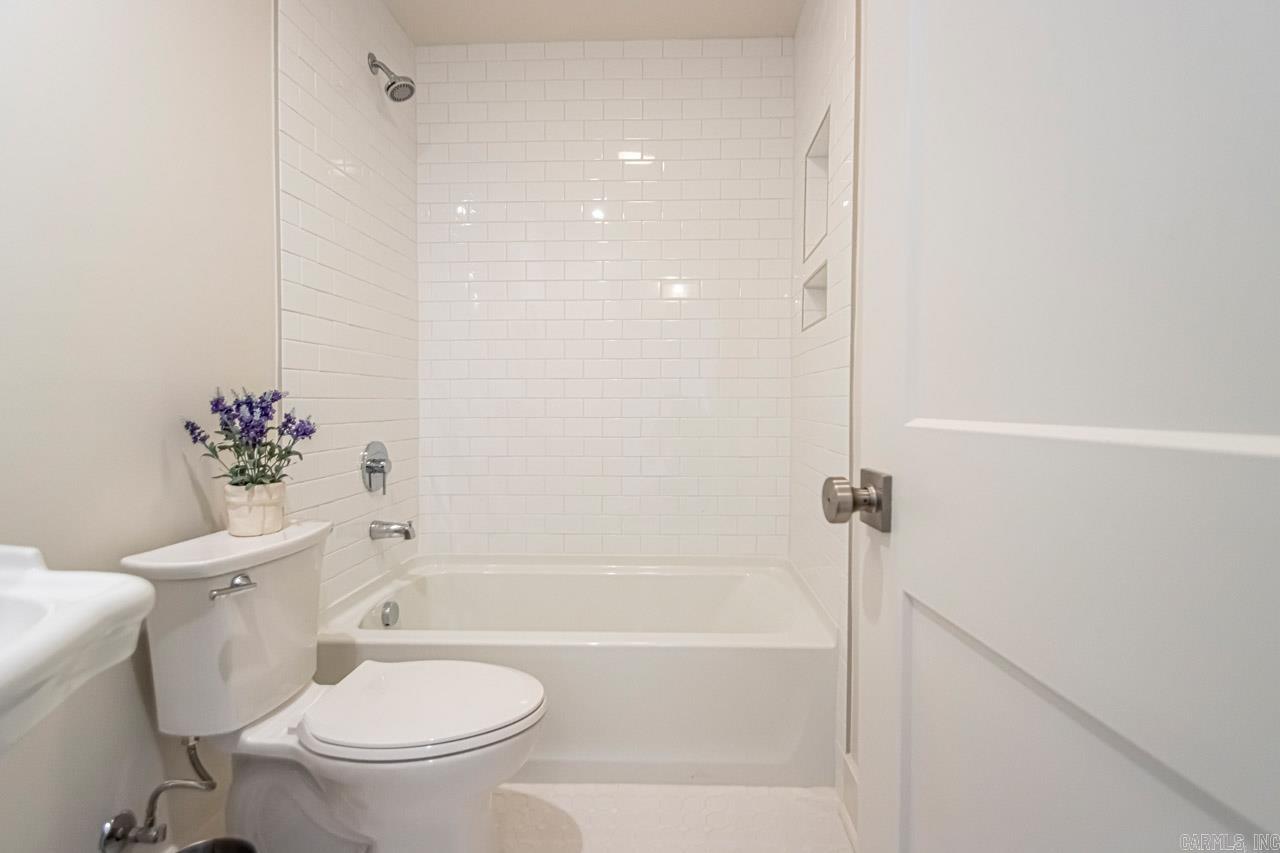 KINGWOOD PLACE - Residential