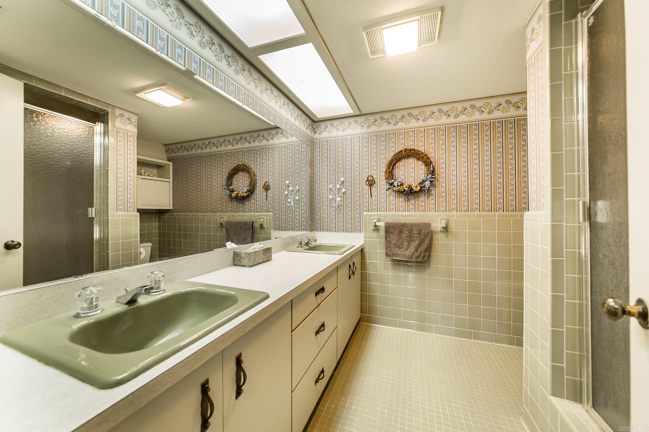 Riviera Cove-Lake - Residential