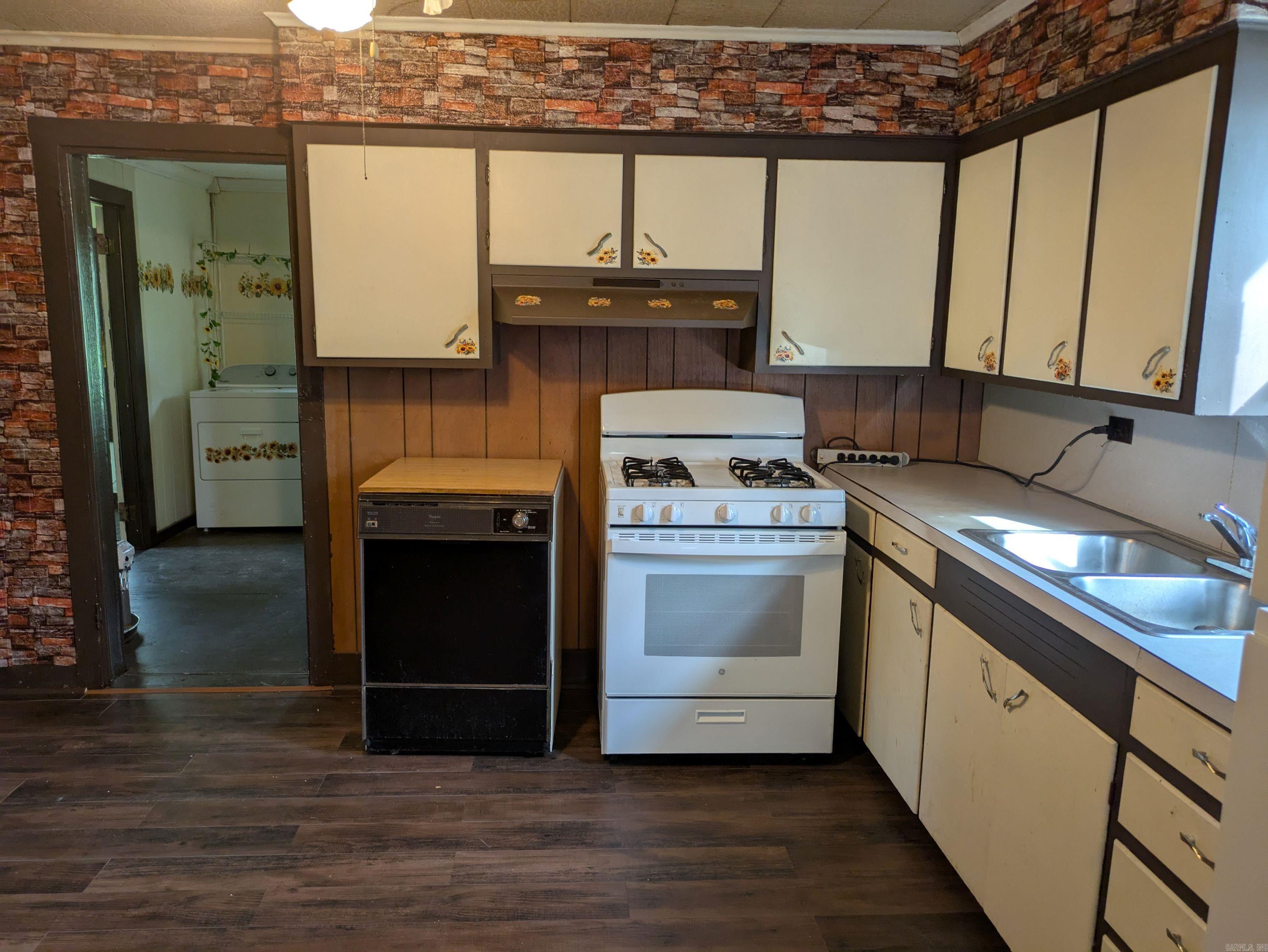 CLARKSVILLE REAL EST - Residential