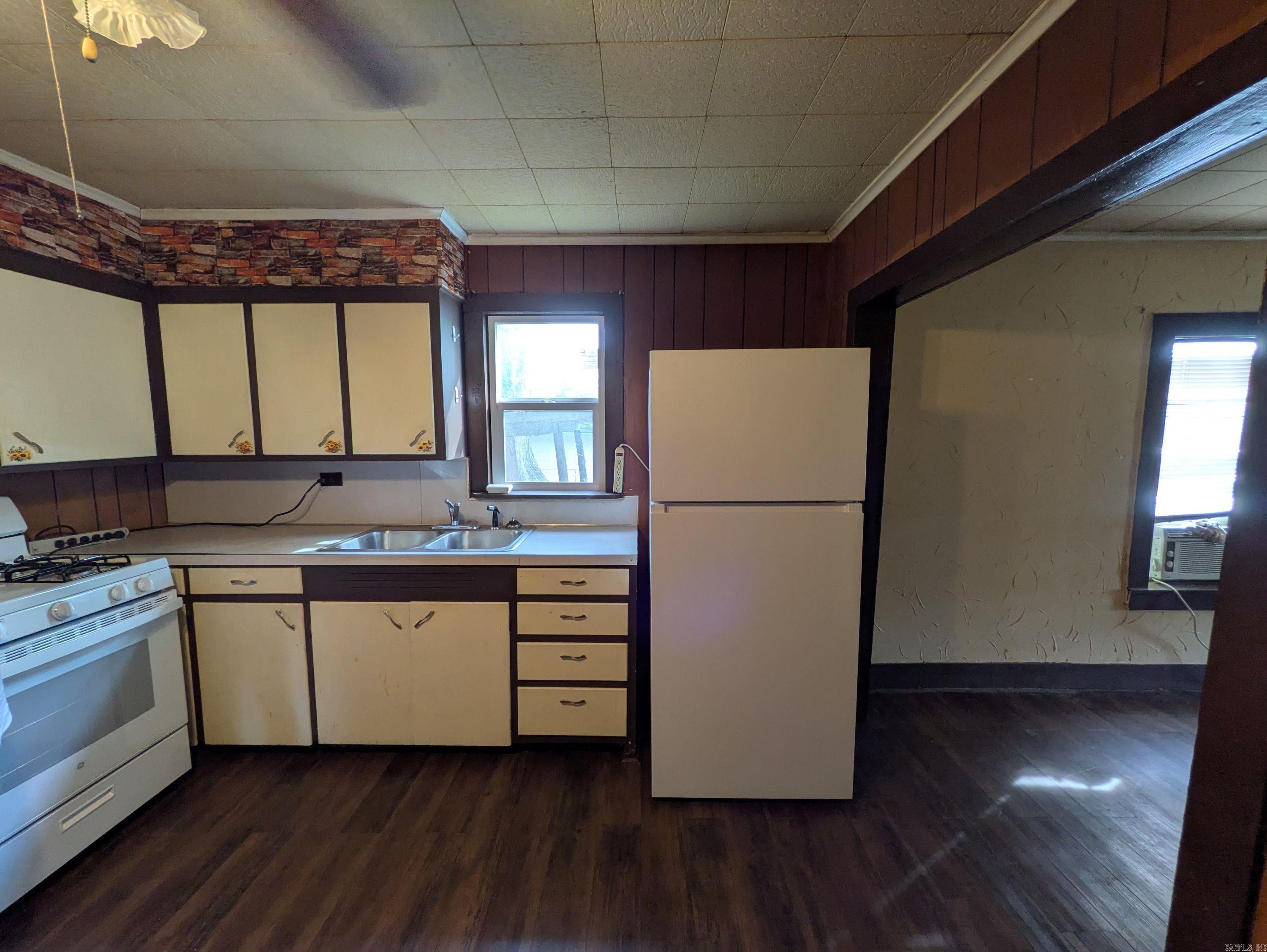 CLARKSVILLE REAL EST - Residential