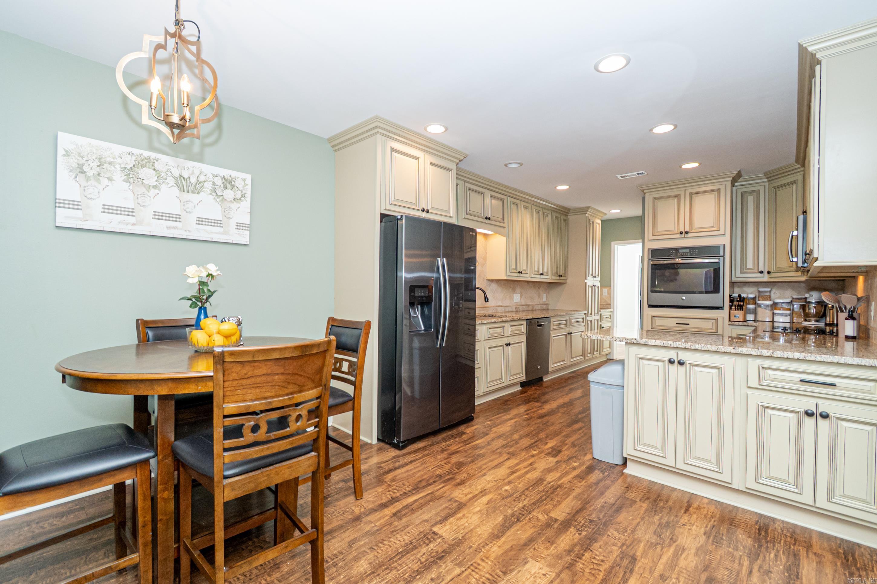 THOMPSON HEIGHTS 2ND S-D - Residential