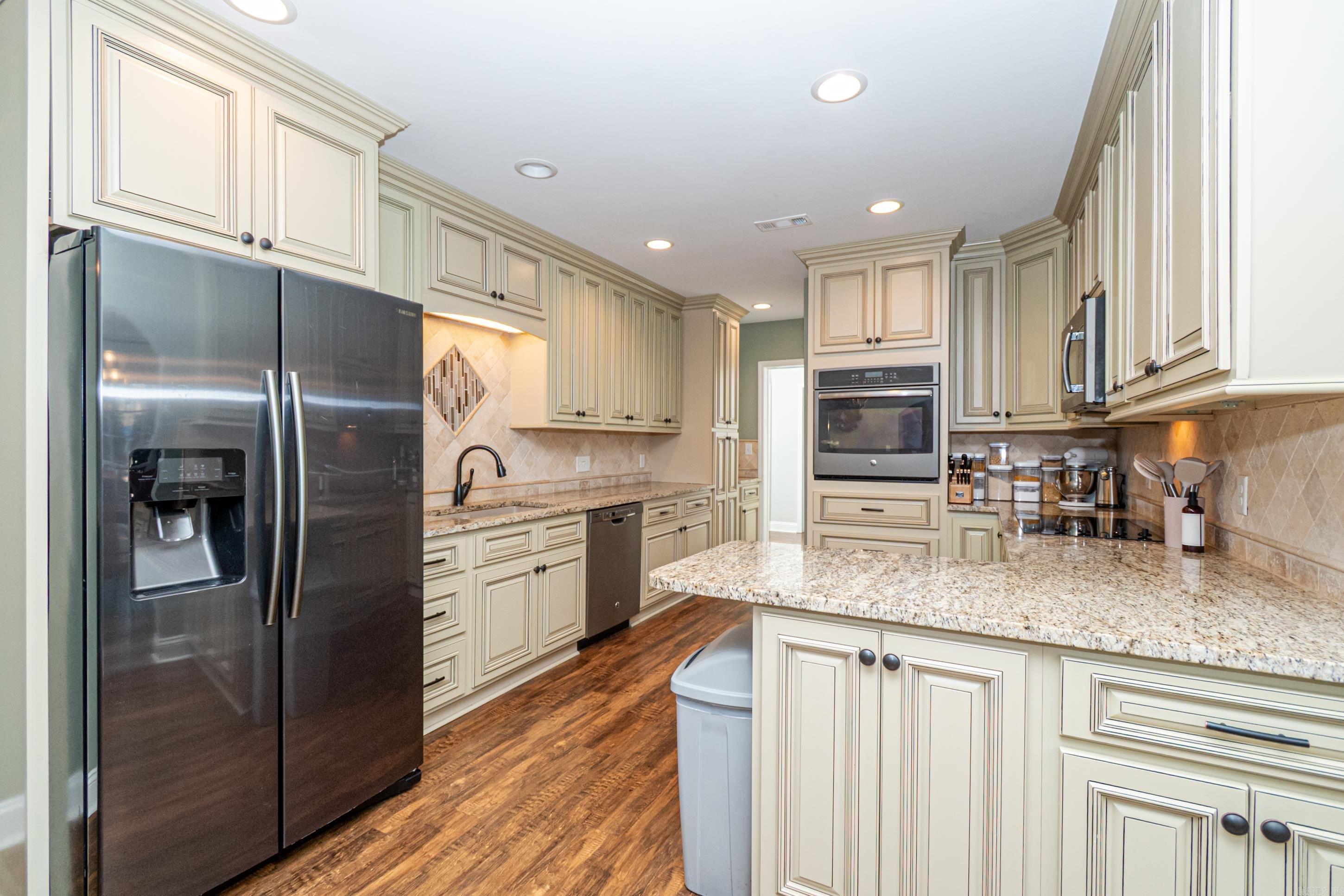 THOMPSON HEIGHTS 2ND S-D - Residential