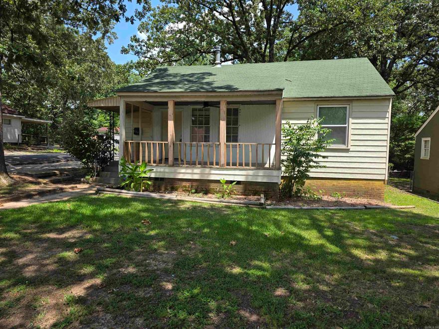 Cute 2BD/1BA walking distance away from UALR. Tenant occupied, 24-hour notice for showings. Pictures were taken before the tenant moved in. Lease in place. Monday-Friday showings only. Any offer needs to have the following verbiage included "buyer is aware there is a lease in place and agree to the lease terms". 9/30/2027 lease ends