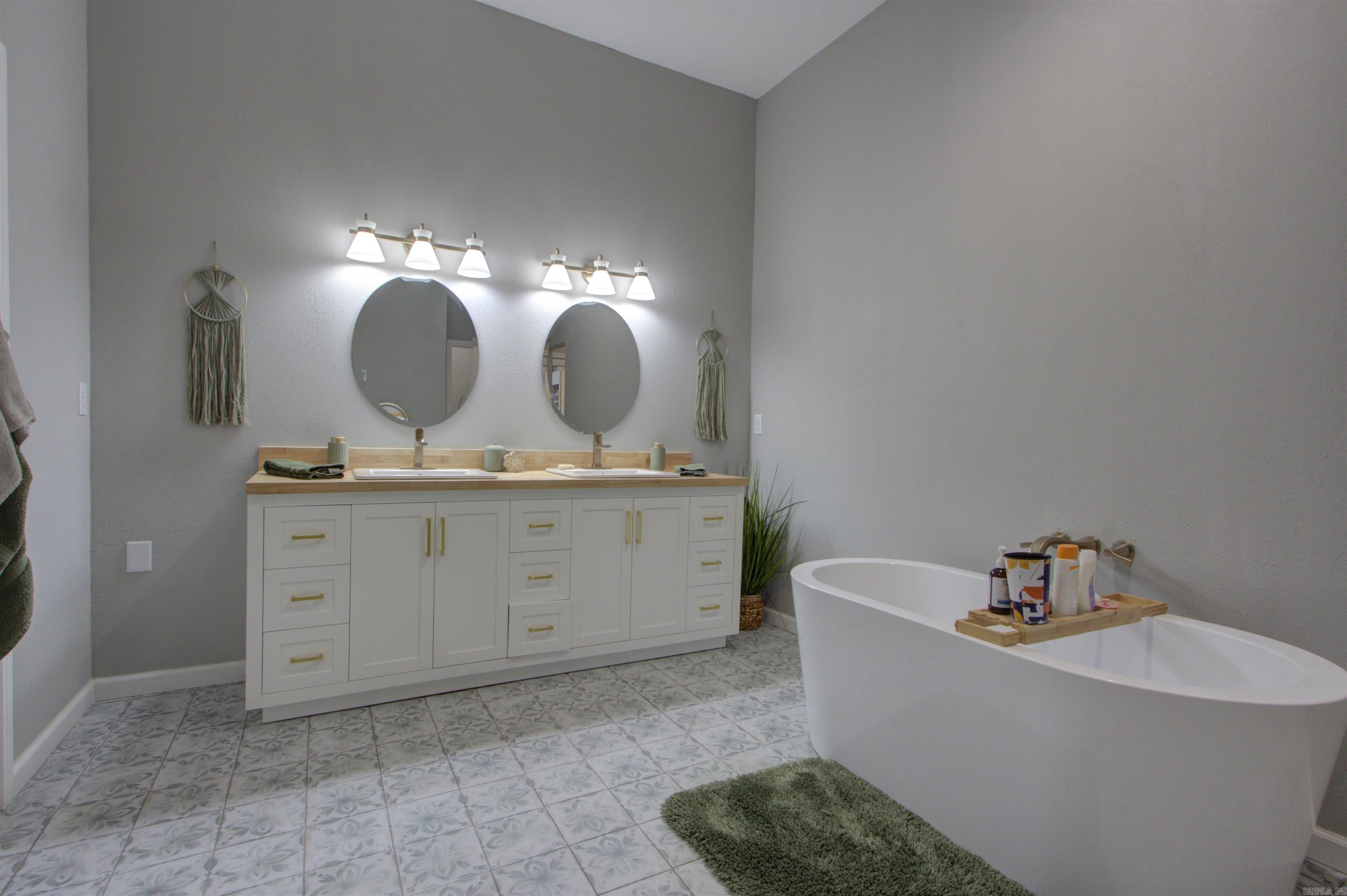 OAK RIDGE ESTATES - Residential