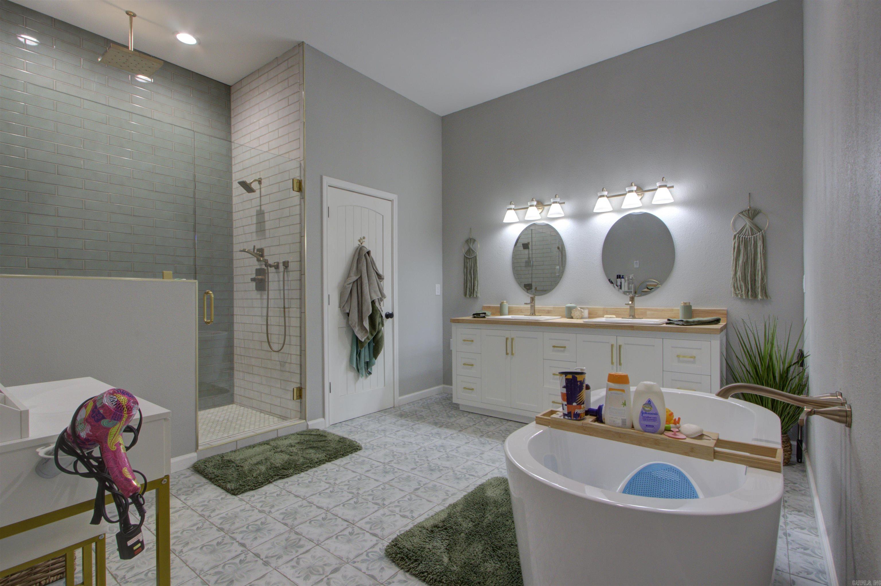 OAK RIDGE ESTATES - Residential