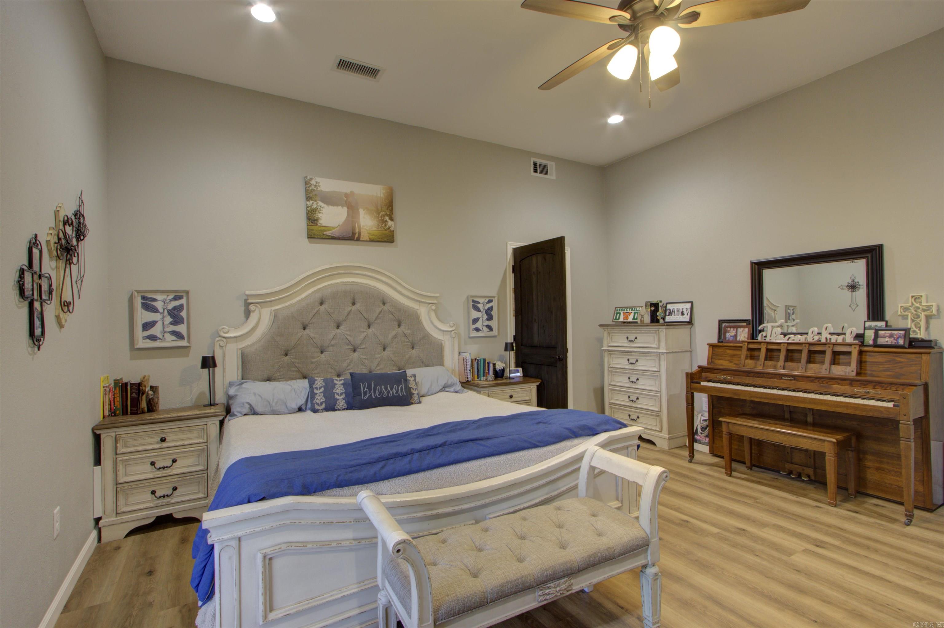 OAK RIDGE ESTATES - Residential