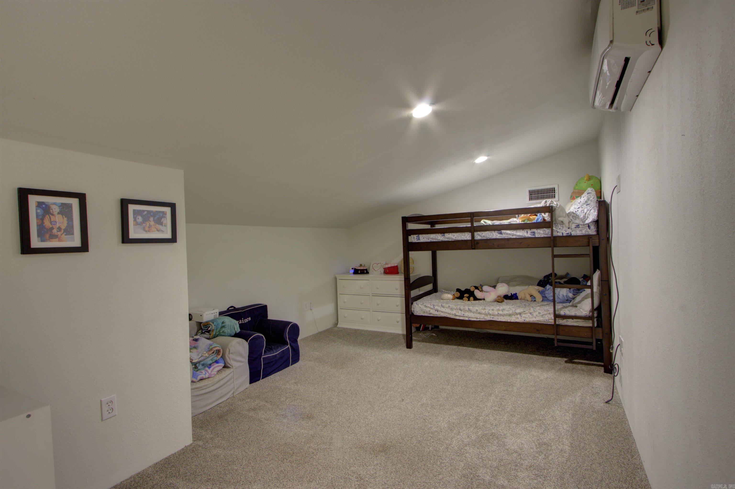 OAK RIDGE ESTATES - Residential