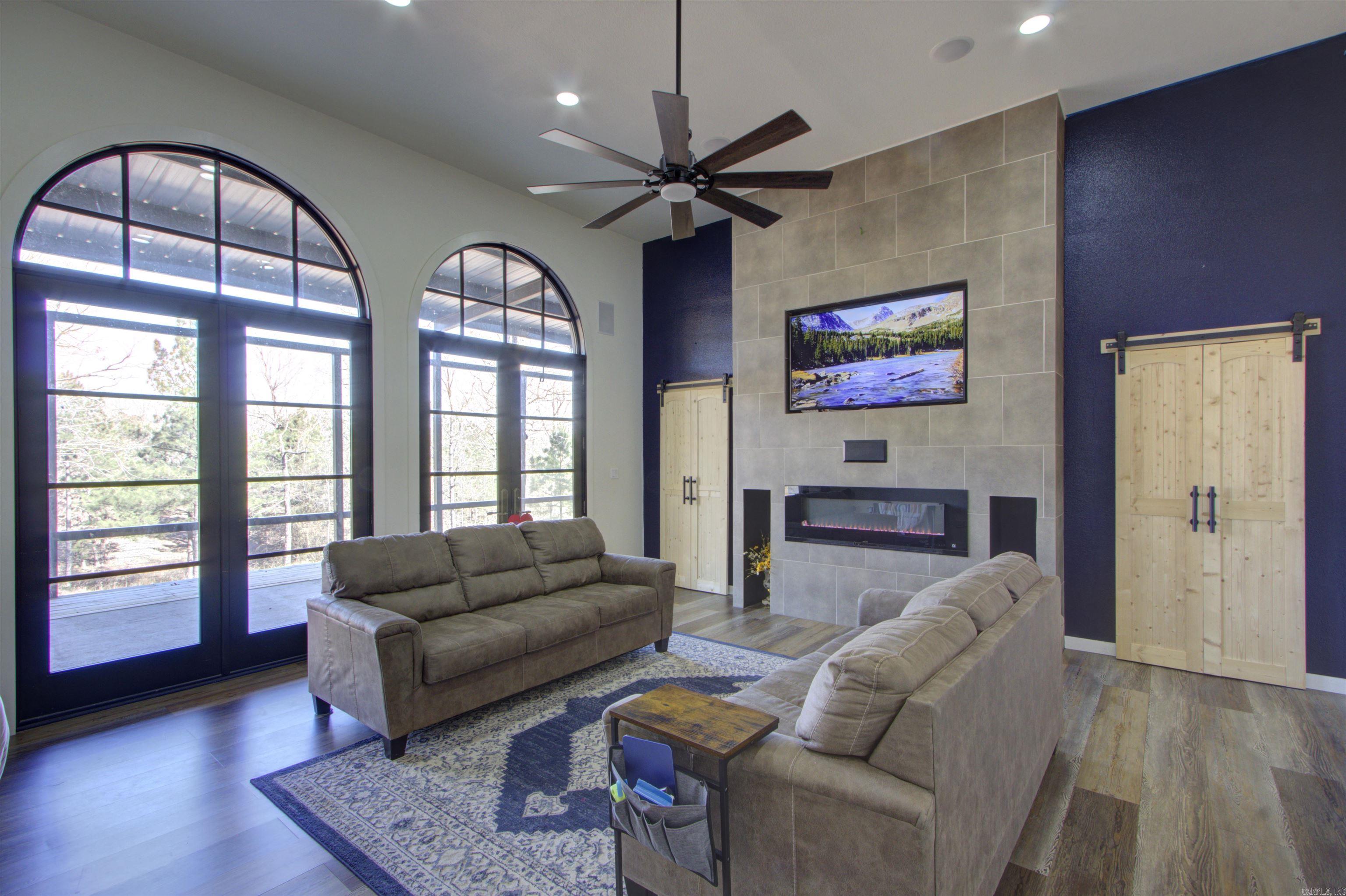 OAK RIDGE ESTATES - Residential