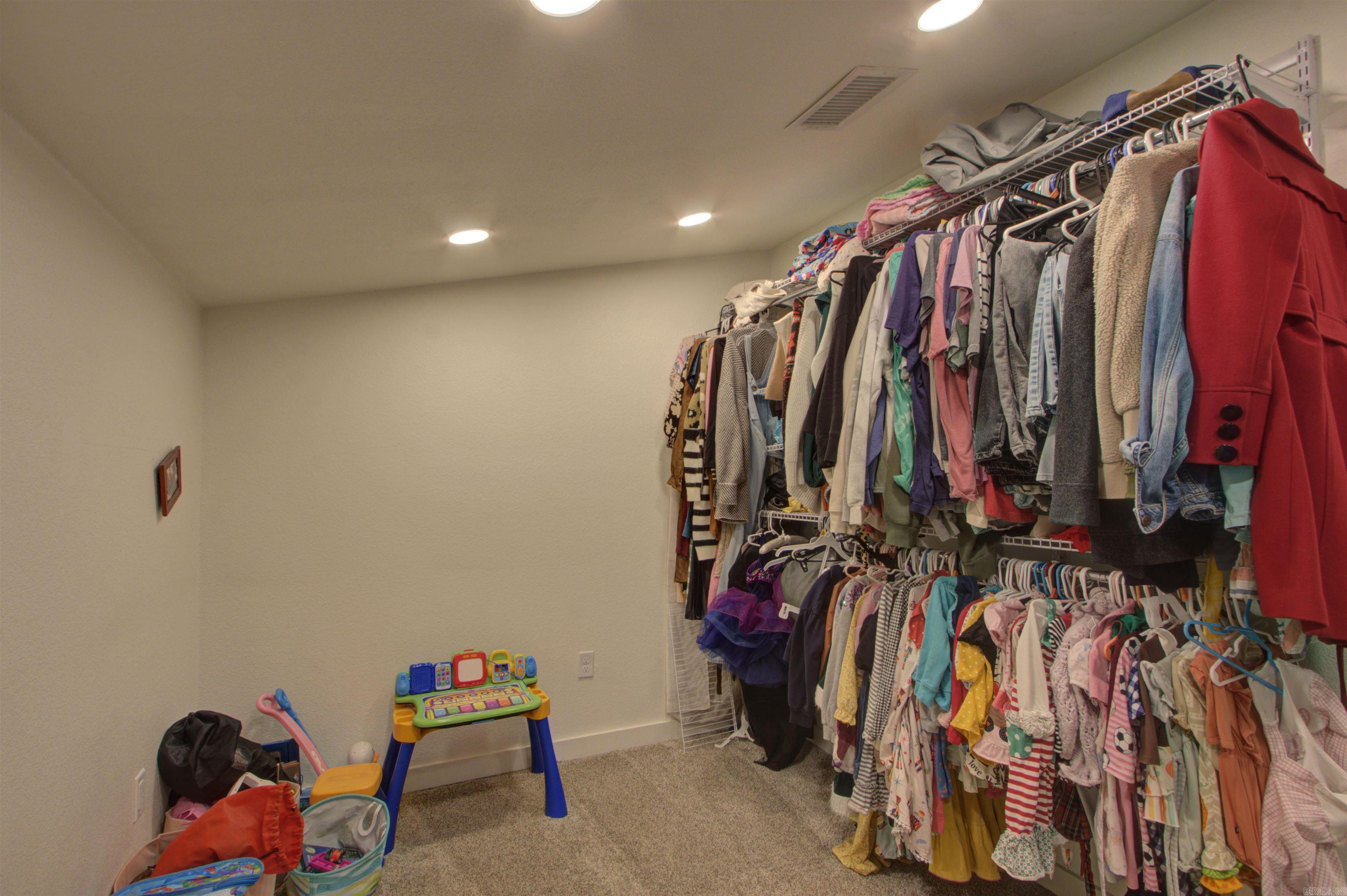 OAK RIDGE ESTATES - Residential