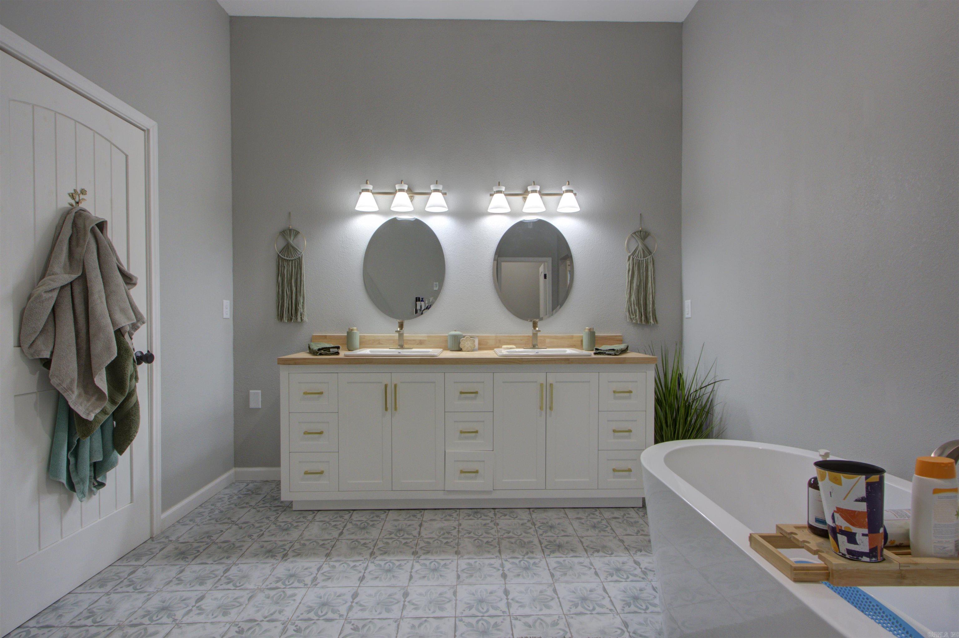 OAK RIDGE ESTATES - Residential