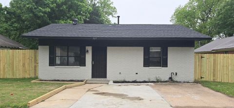 Photo of 325 Arkansas Ave E Ave, Wynne, AR 72396 (MLS # 26015538)