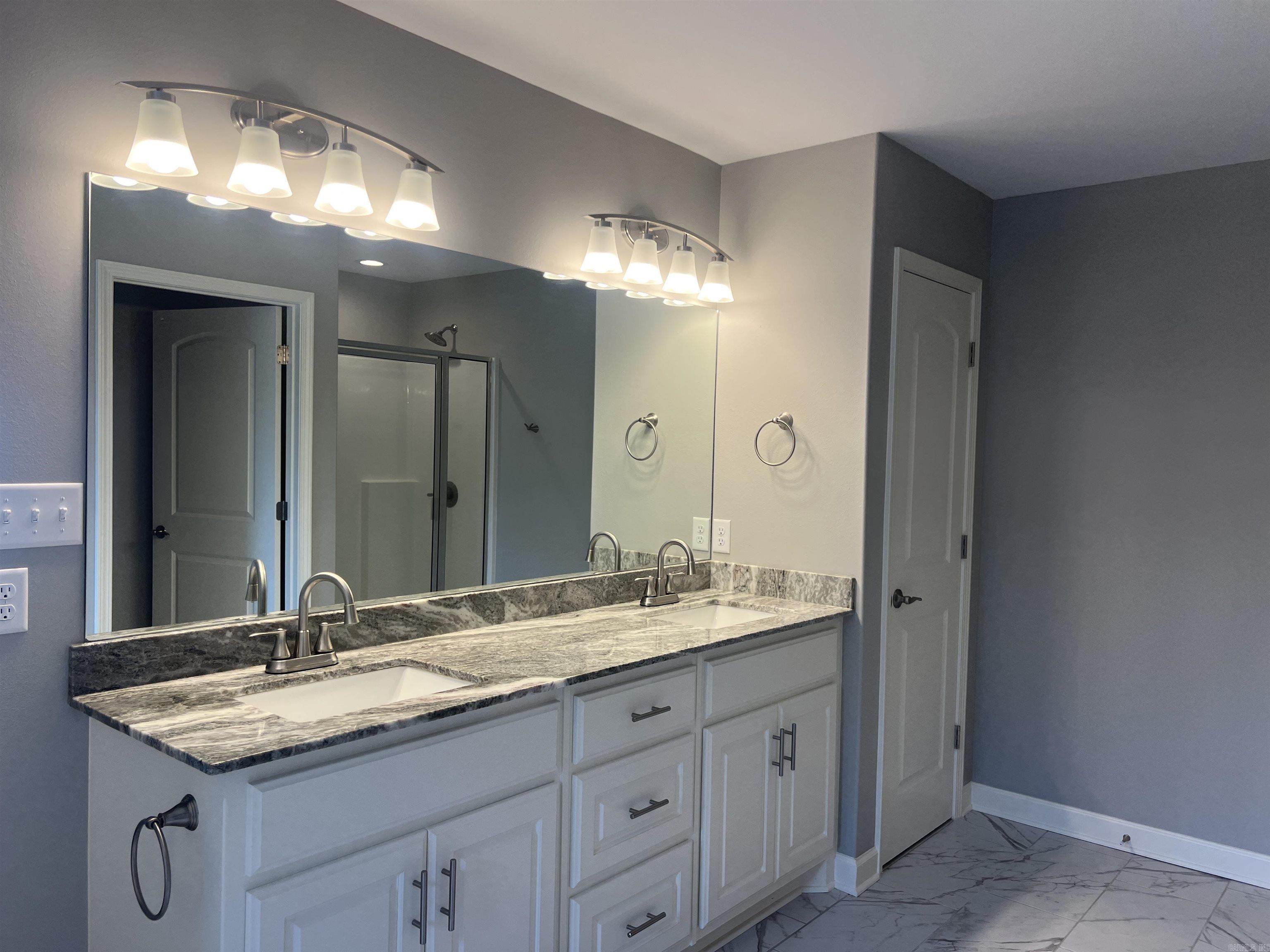 DANIELS OAKS - Residential