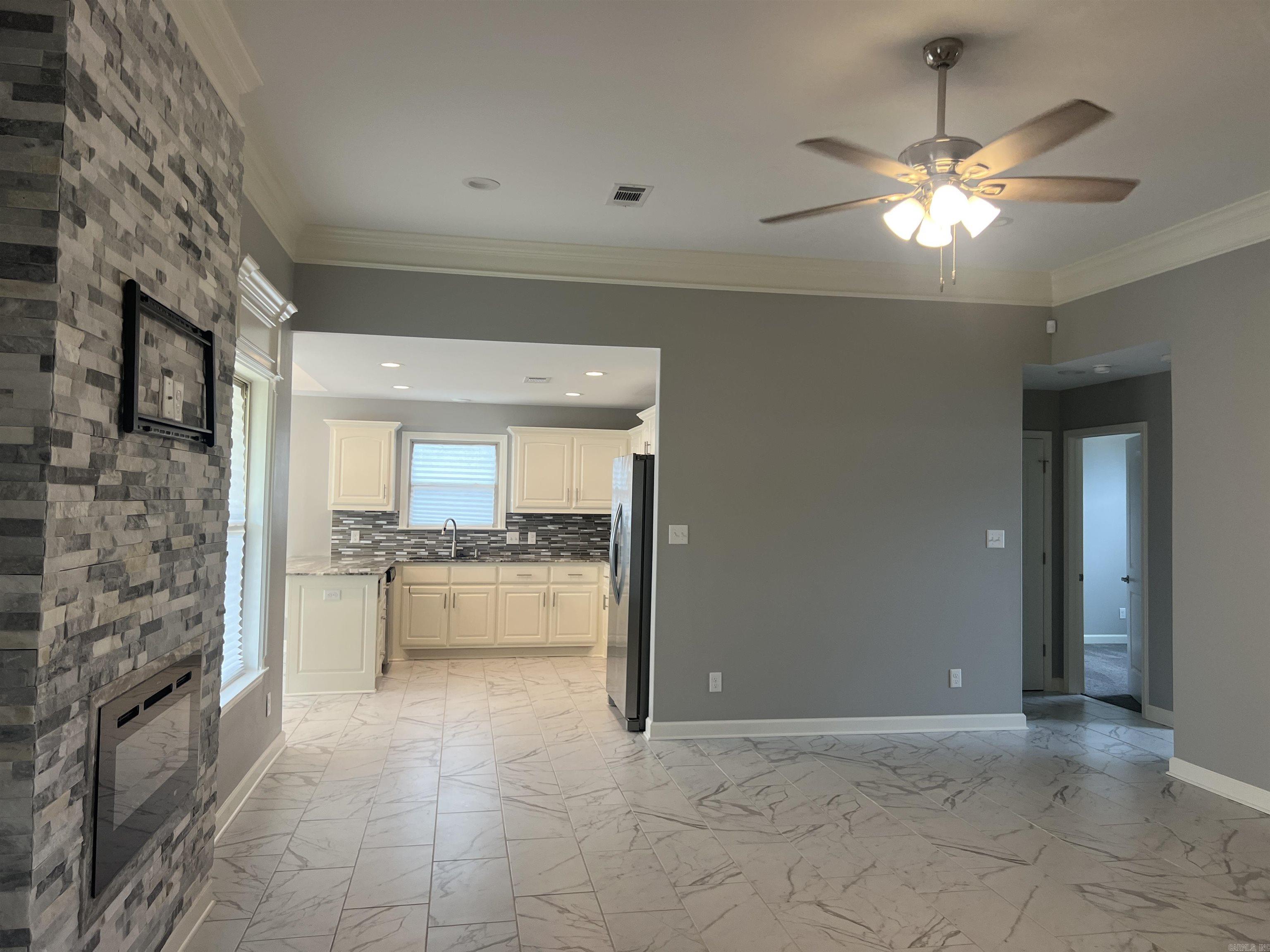 DANIELS OAKS - Residential