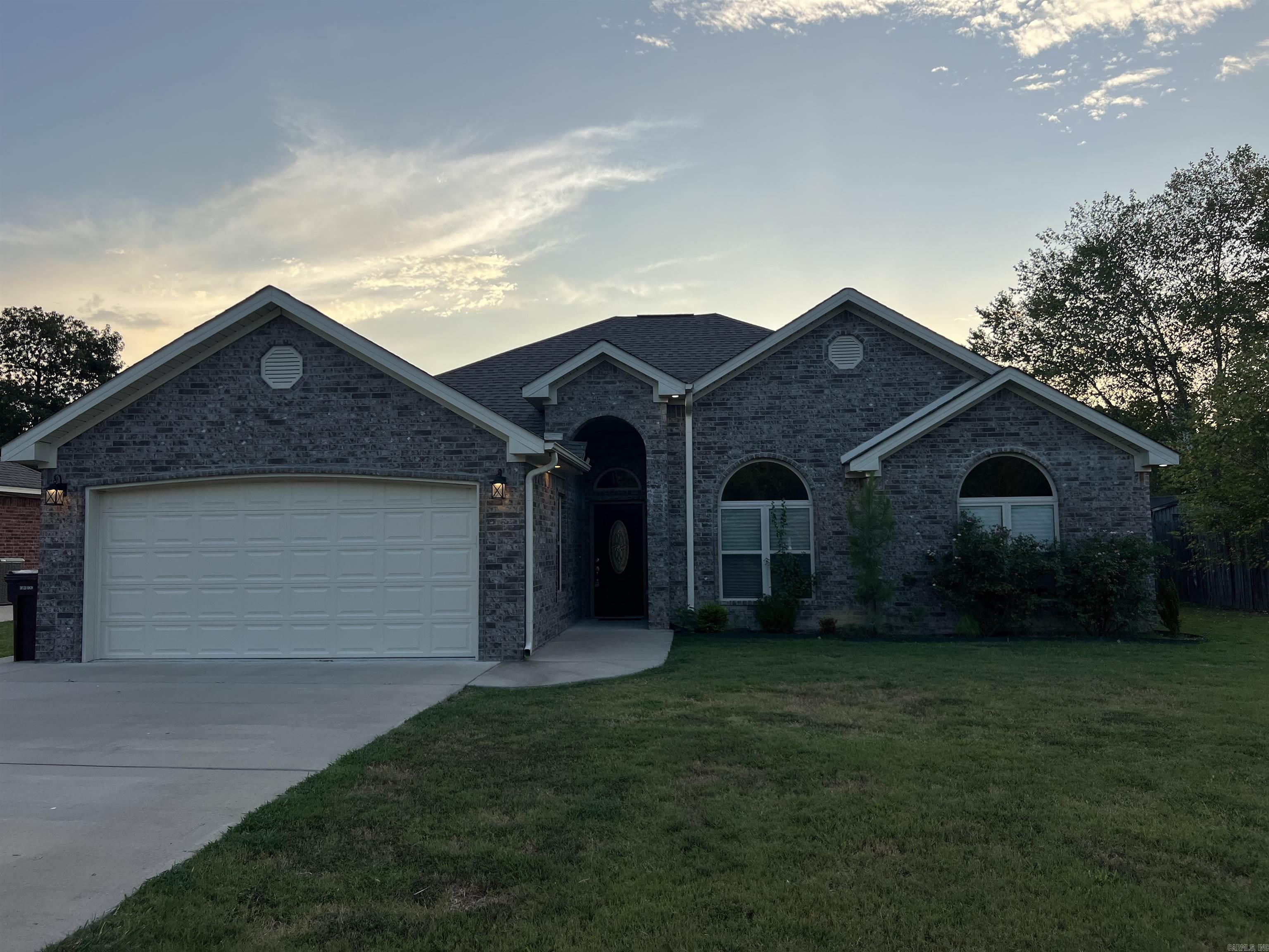 DANIELS OAKS - Residential