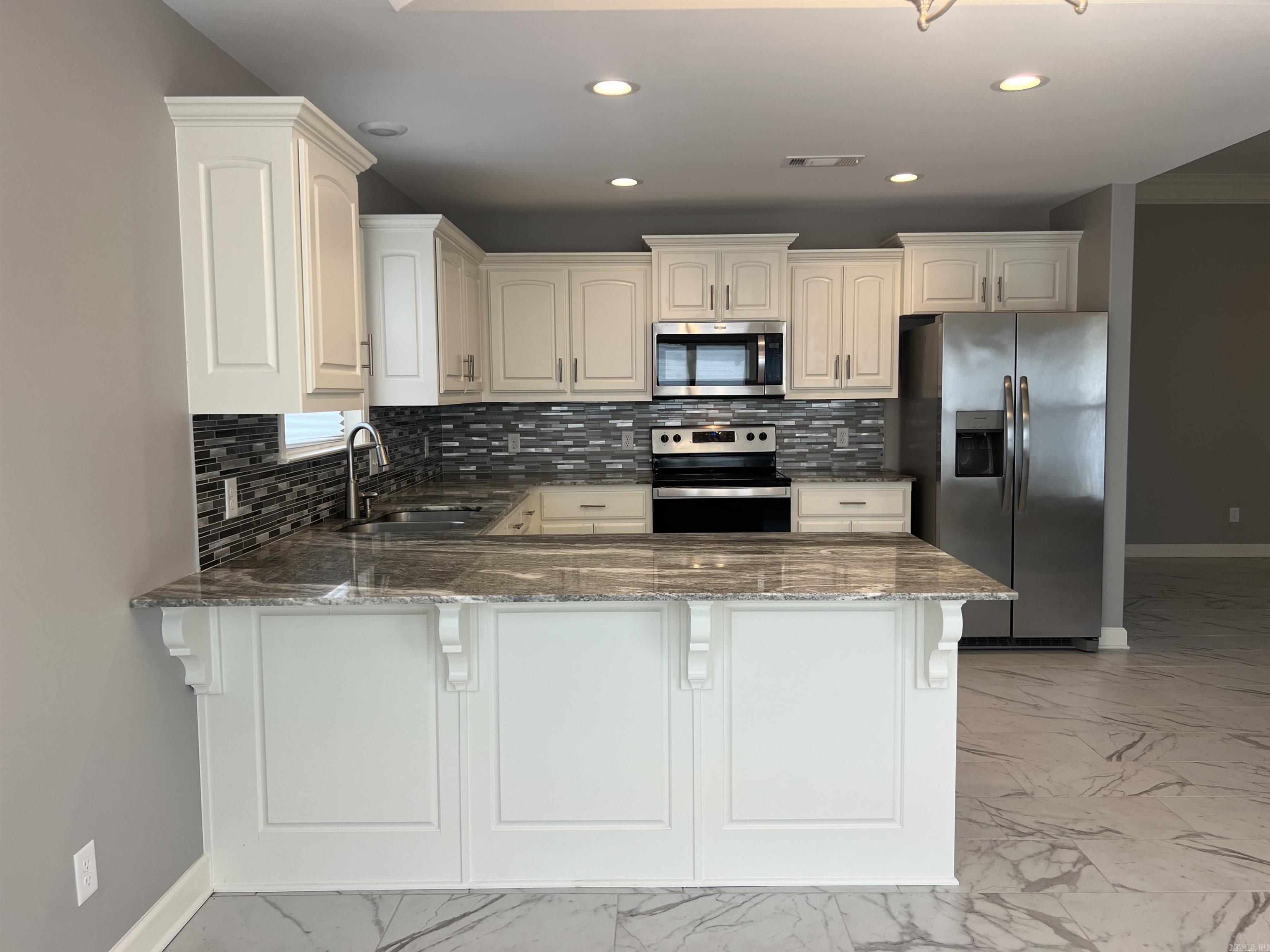 DANIELS OAKS - Residential