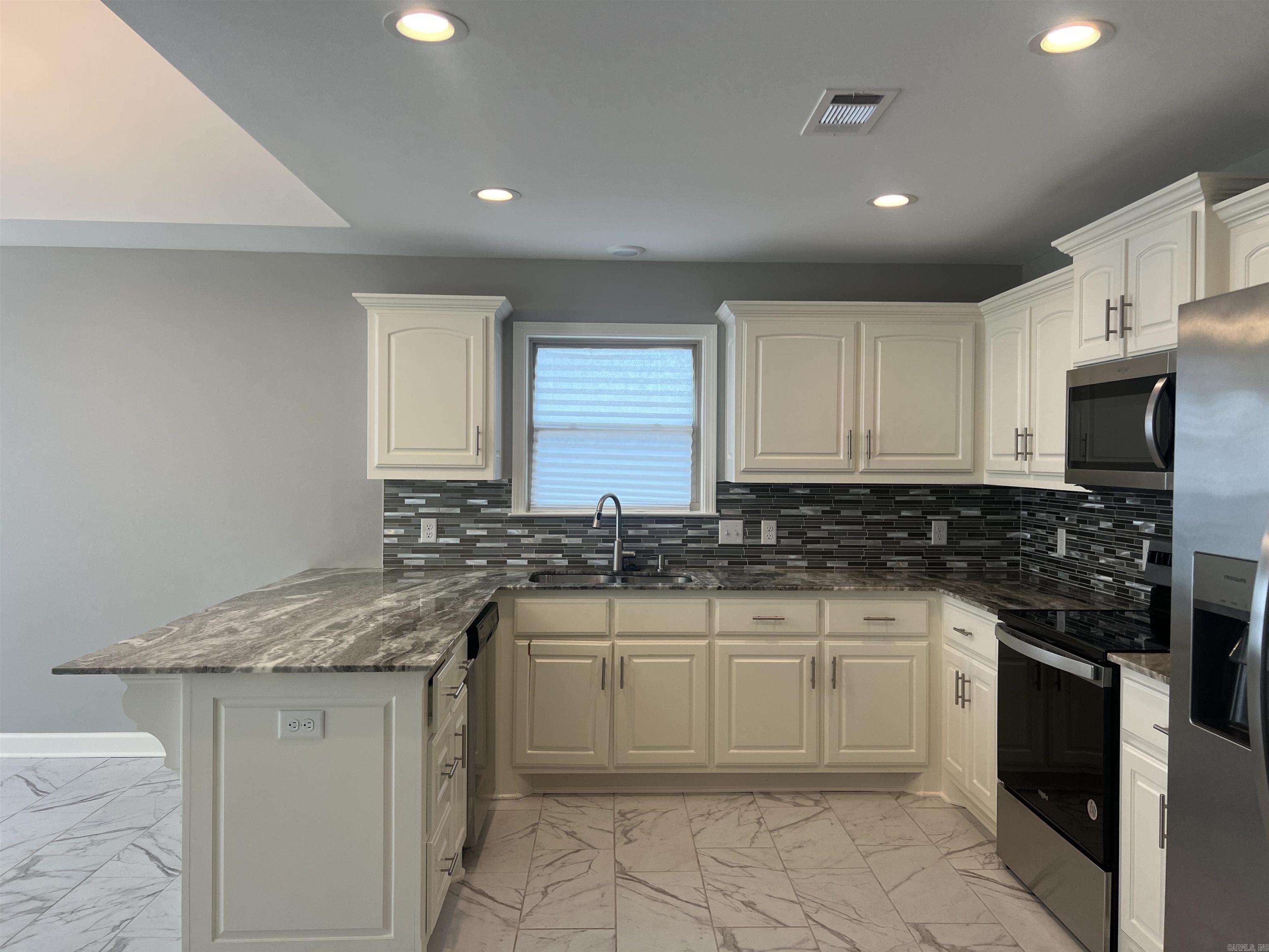 DANIELS OAKS - Residential