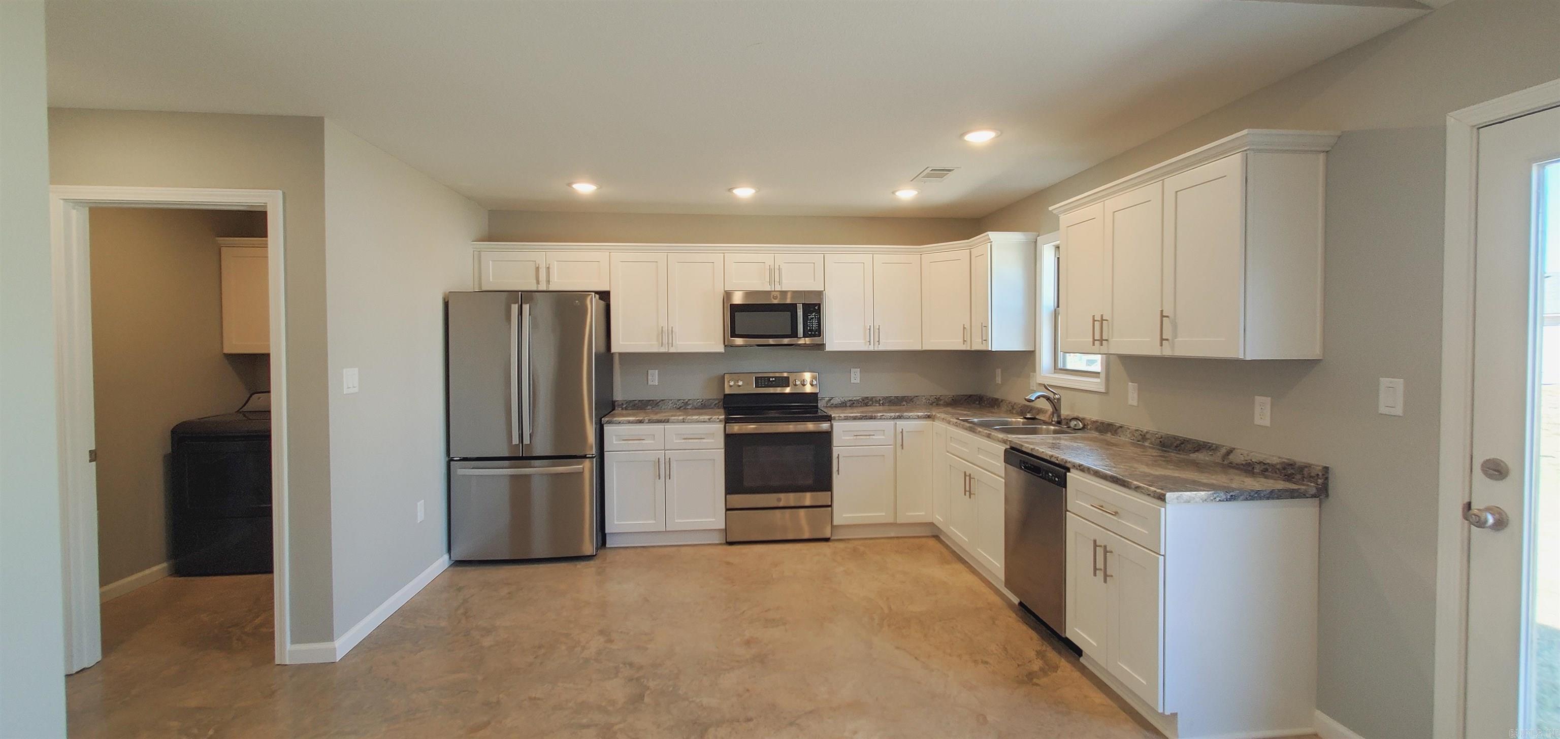 LAKE WOOD LANDING - Residential Lease