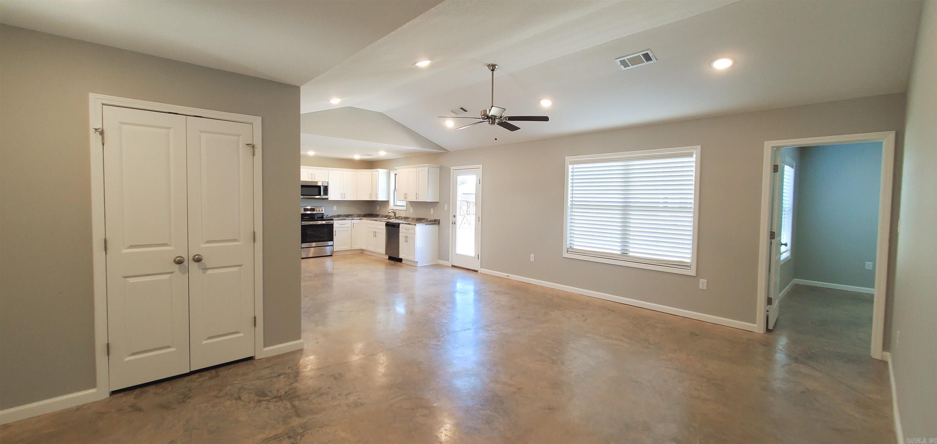 LAKE WOOD LANDING - Residential Lease