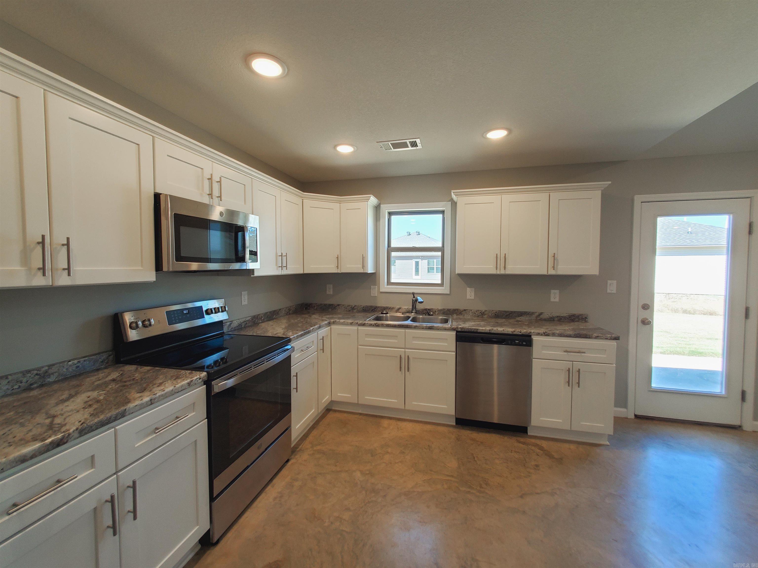 LAKE WOOD LANDING - Residential Lease