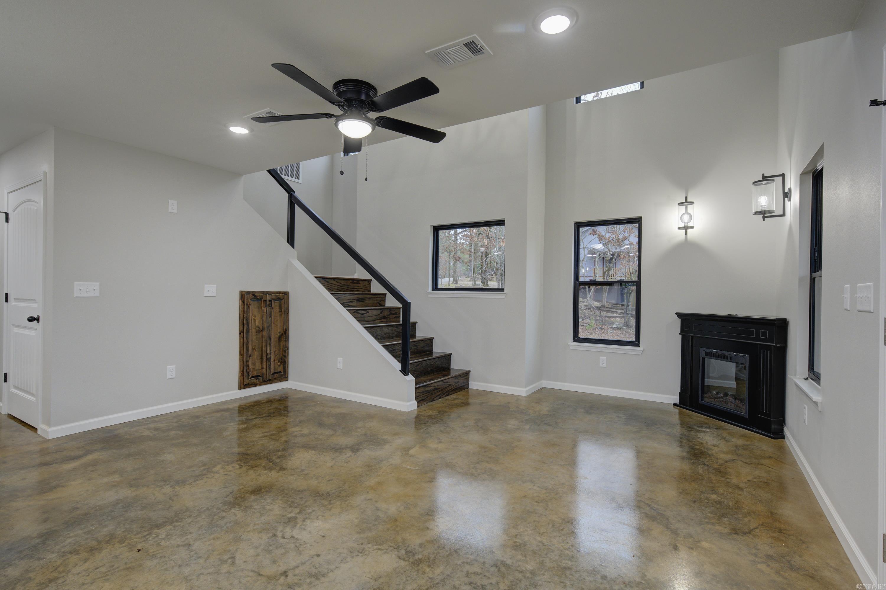 COWHIDE COVE HOME - Residential