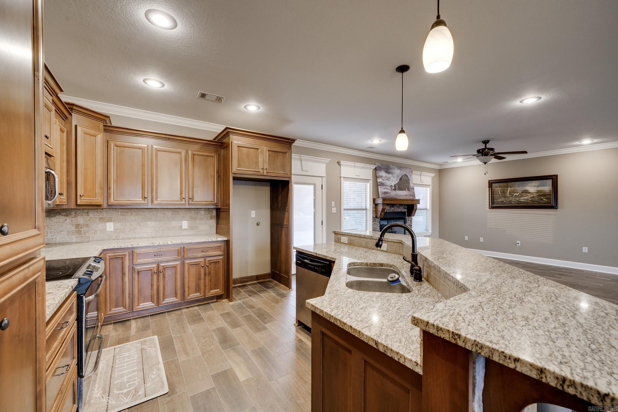 HUNTINGTON ESTATES - Residential