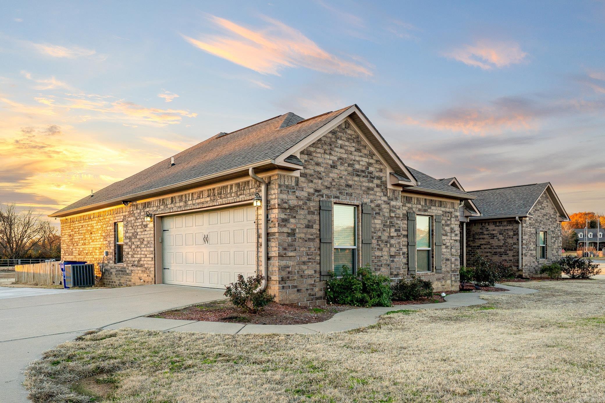 HUNTINGTON ESTATES - Residential