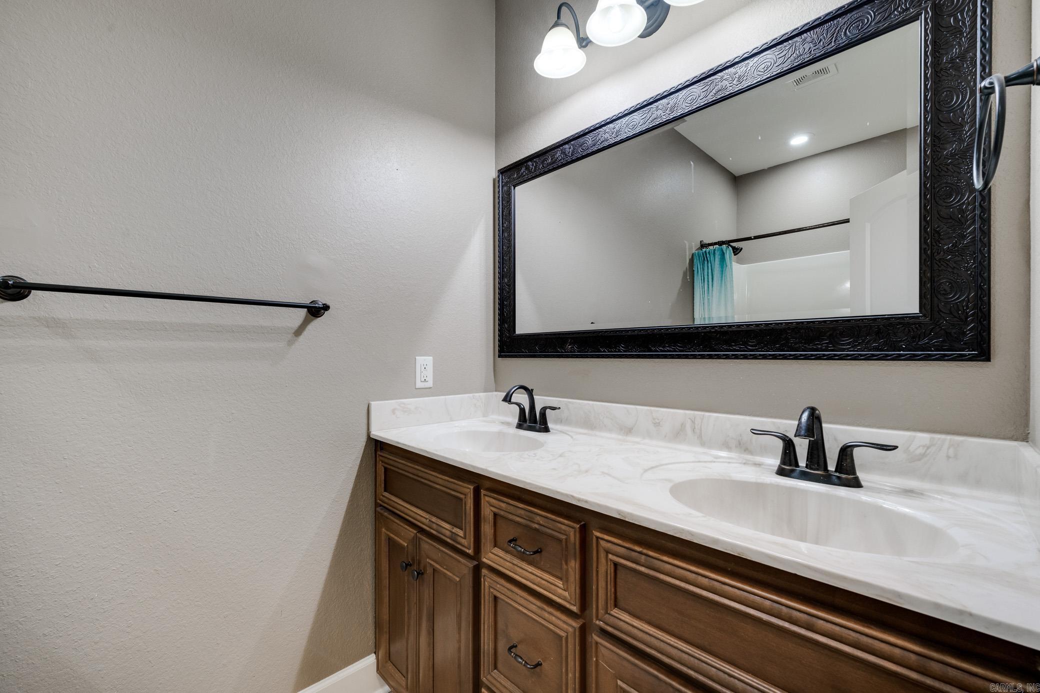 HUNTINGTON ESTATES - Residential