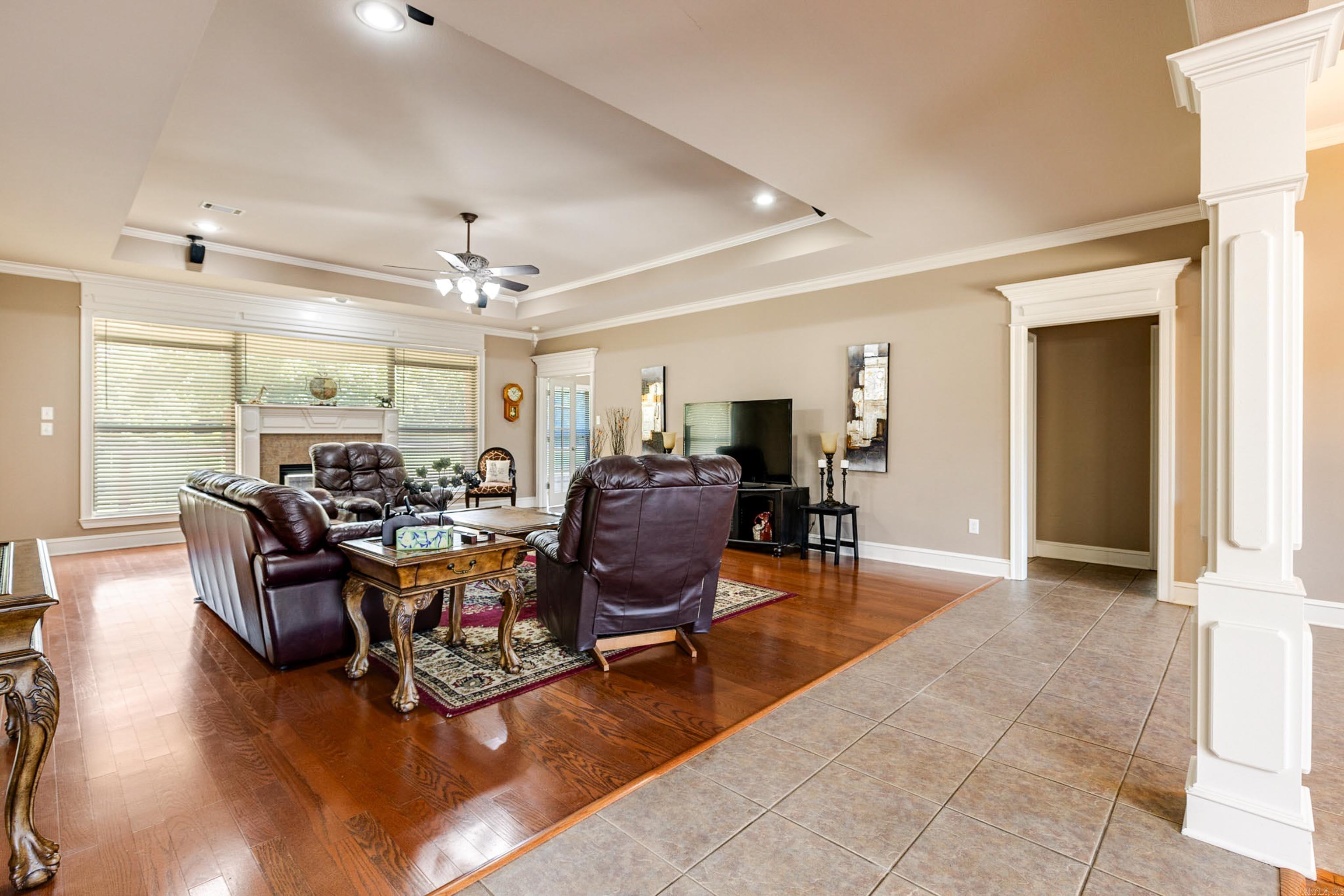 COUNTRY CLUB OF ARK THE - Residential