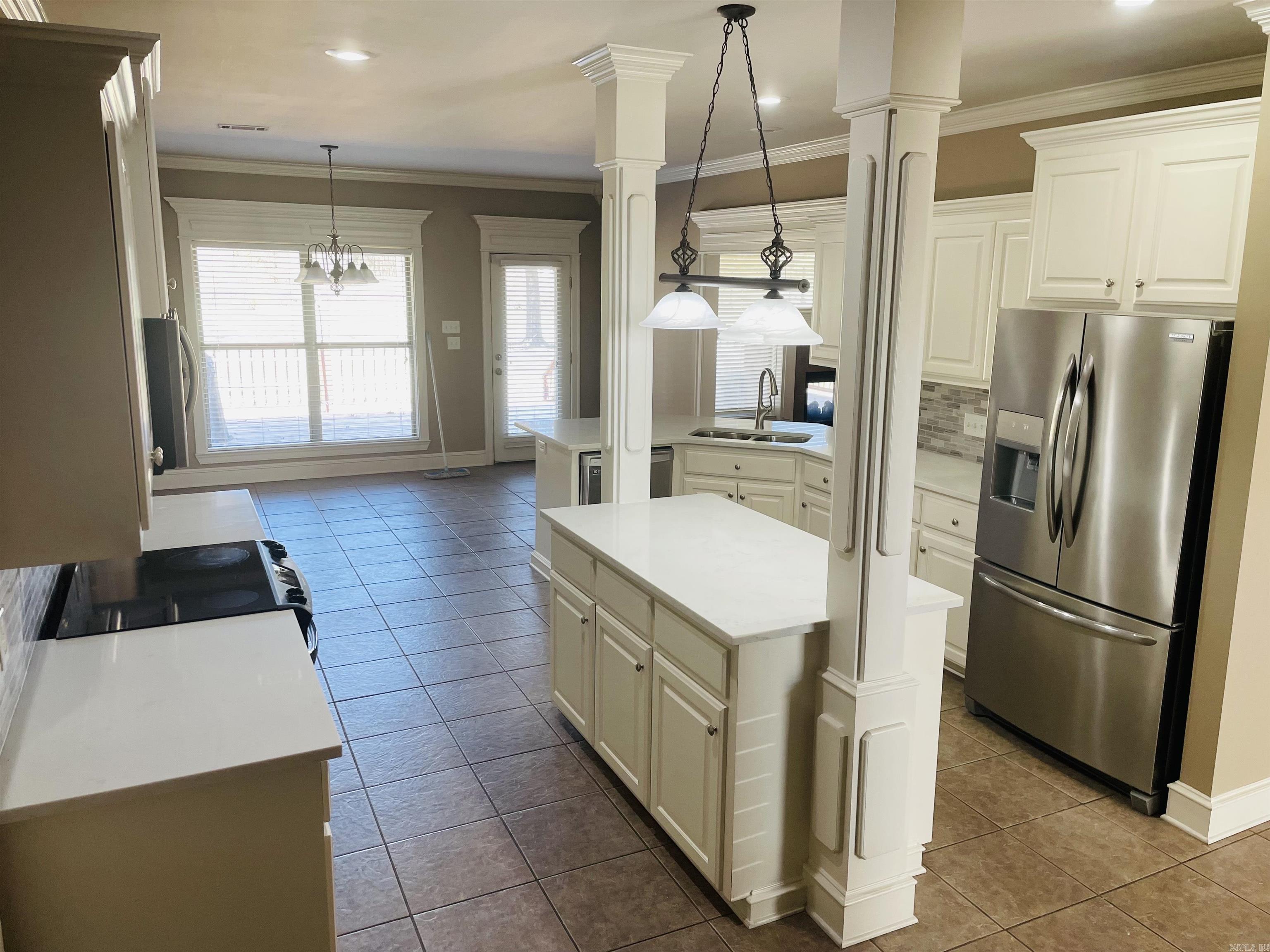 COUNTRY CLUB OF ARK THE - Residential