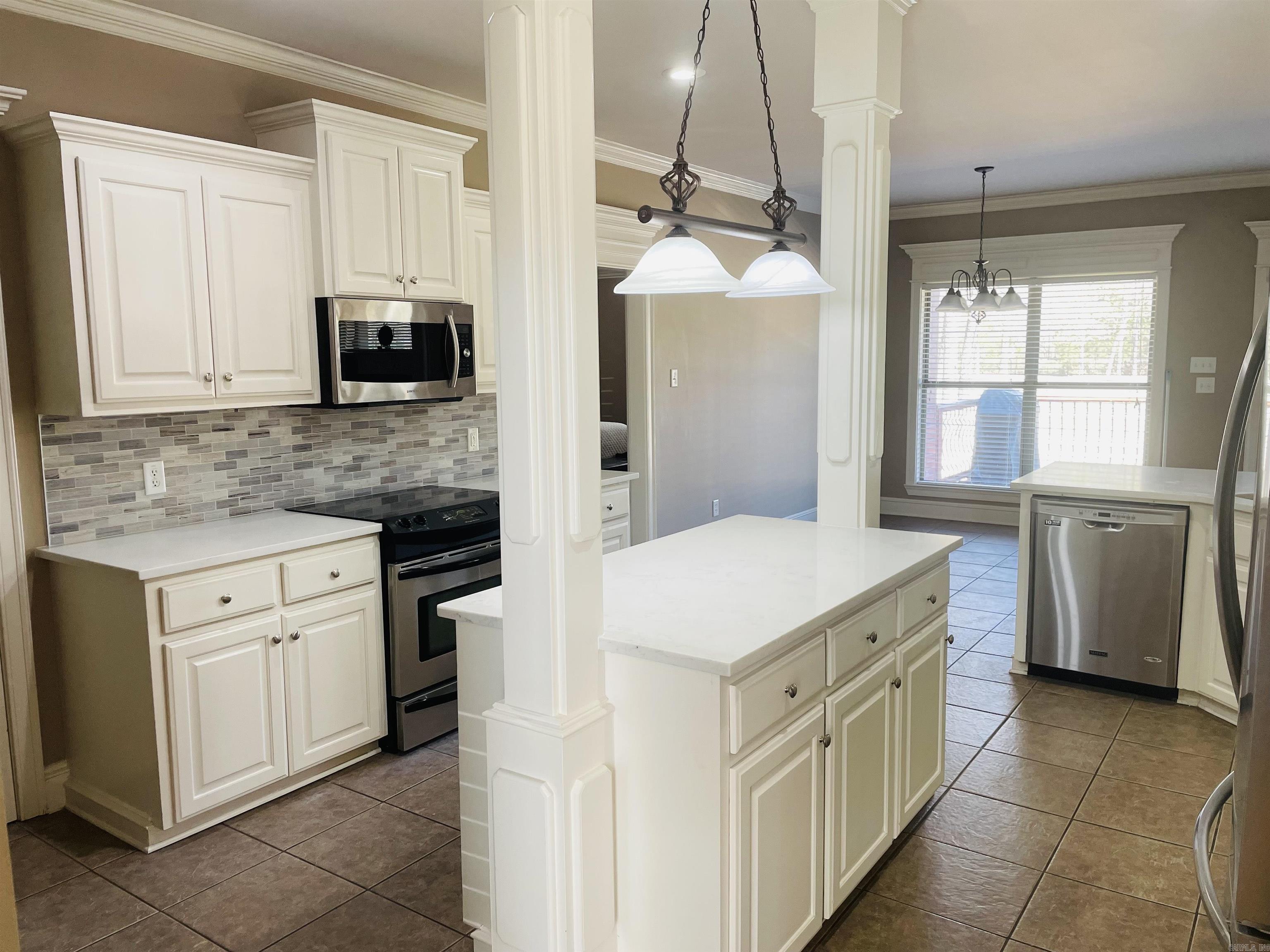 COUNTRY CLUB OF ARK THE - Residential