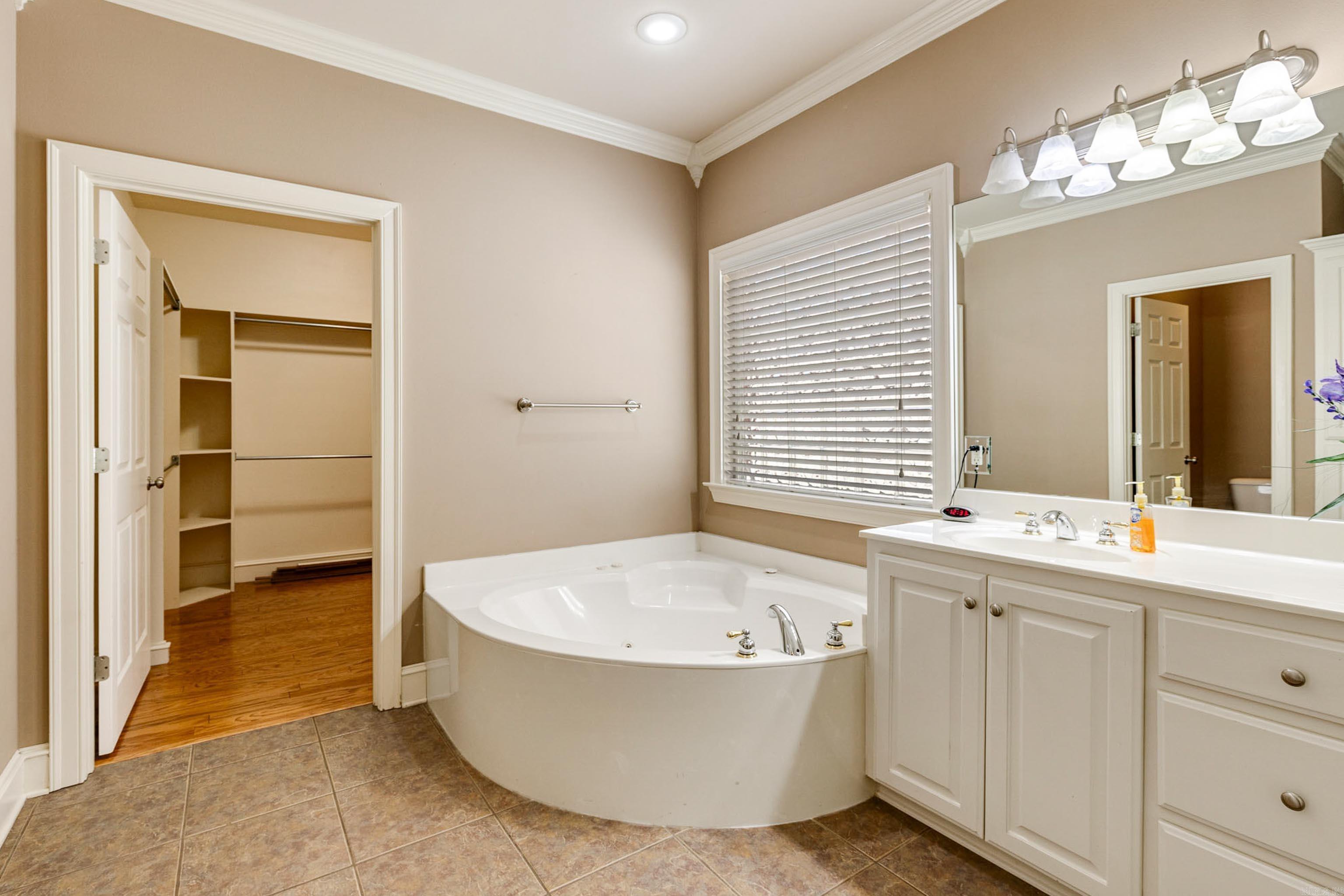 COUNTRY CLUB OF ARK THE - Residential