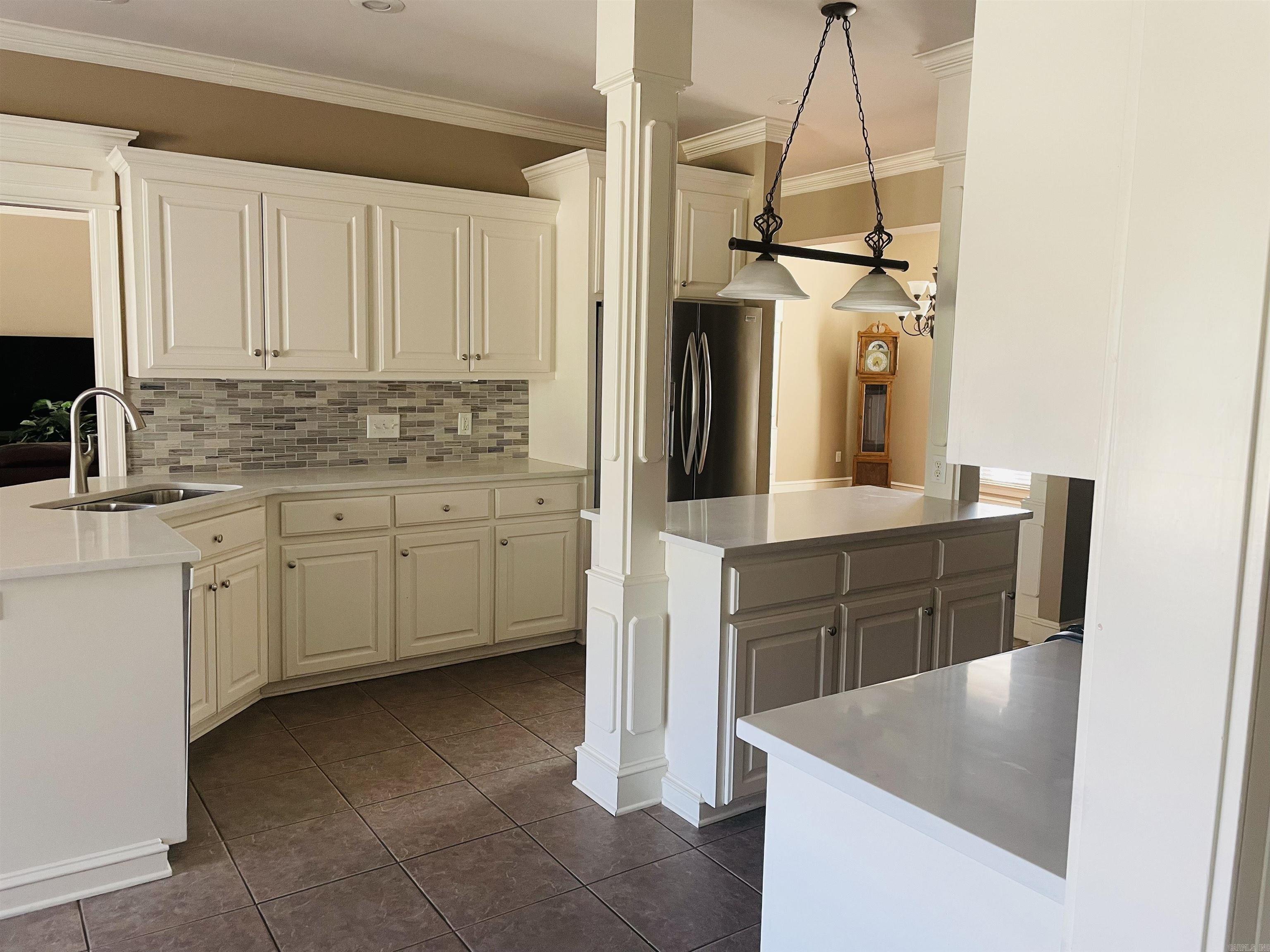 COUNTRY CLUB OF ARK THE - Residential