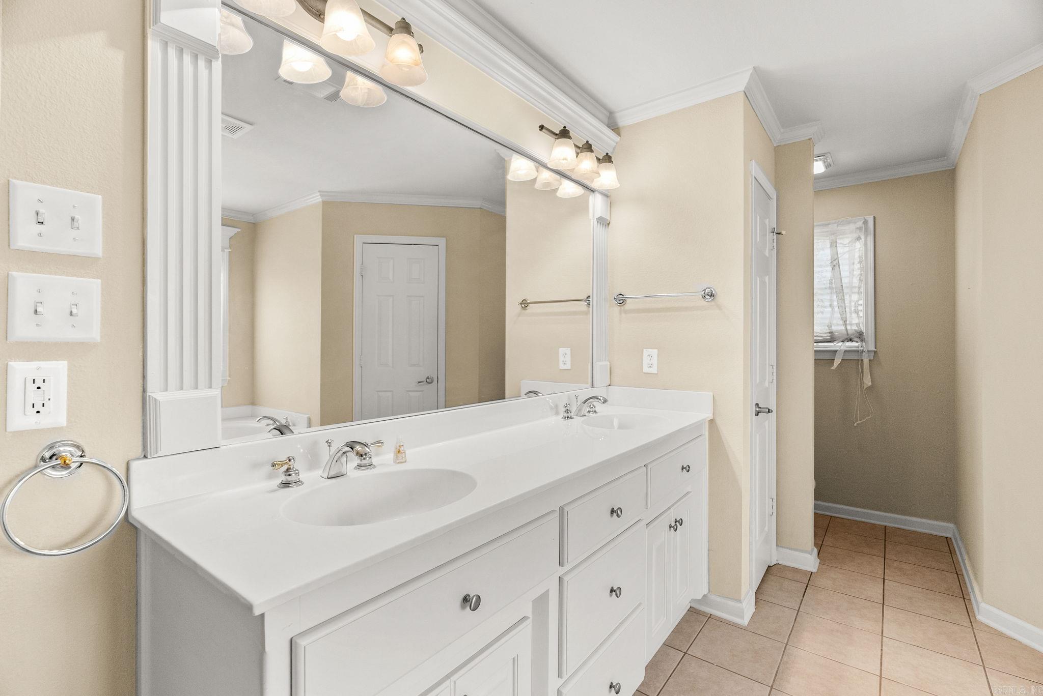 COUNTRY CLUB OF ARK THE - Residential