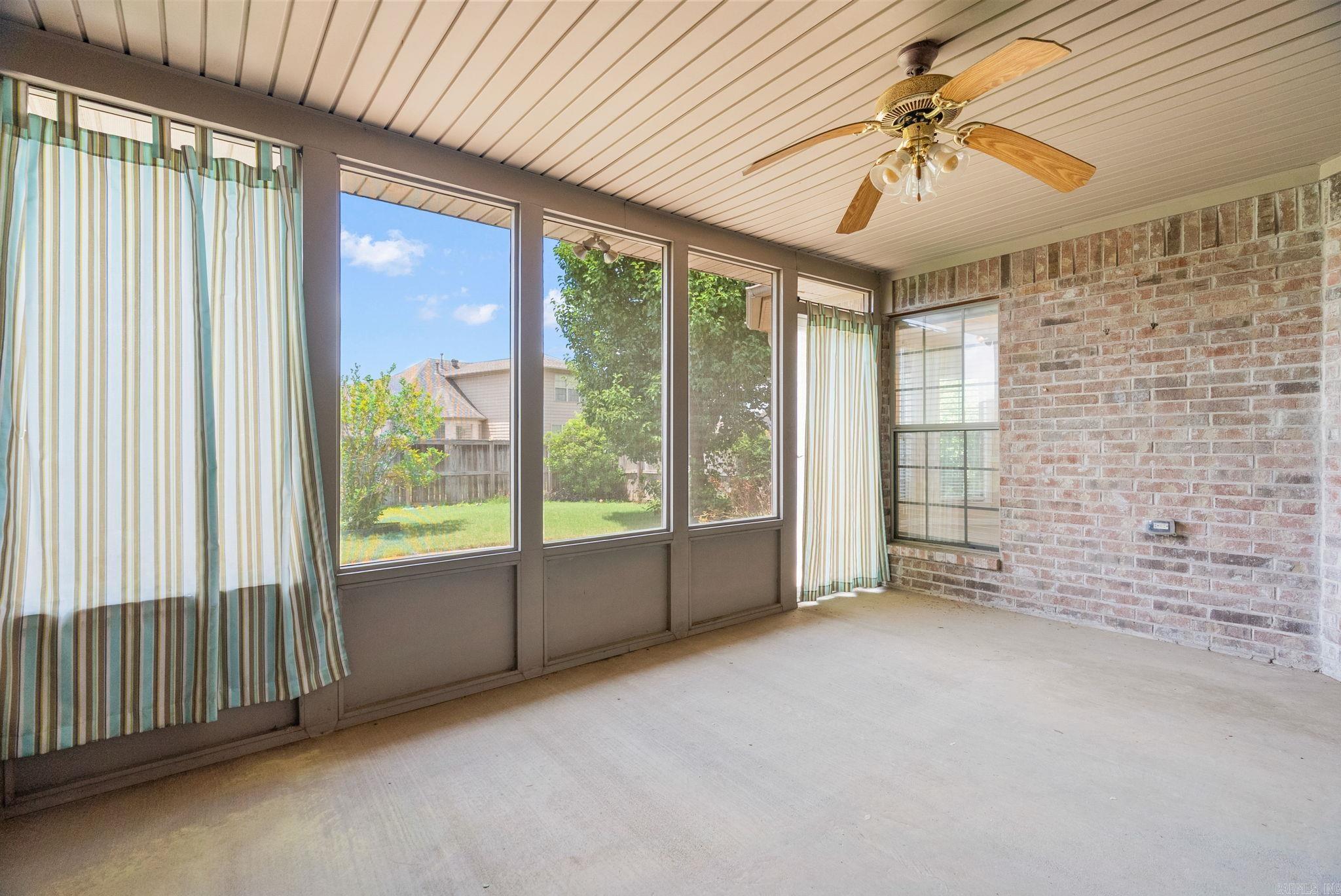 COUNTRY CLUB OF ARK THE - Residential