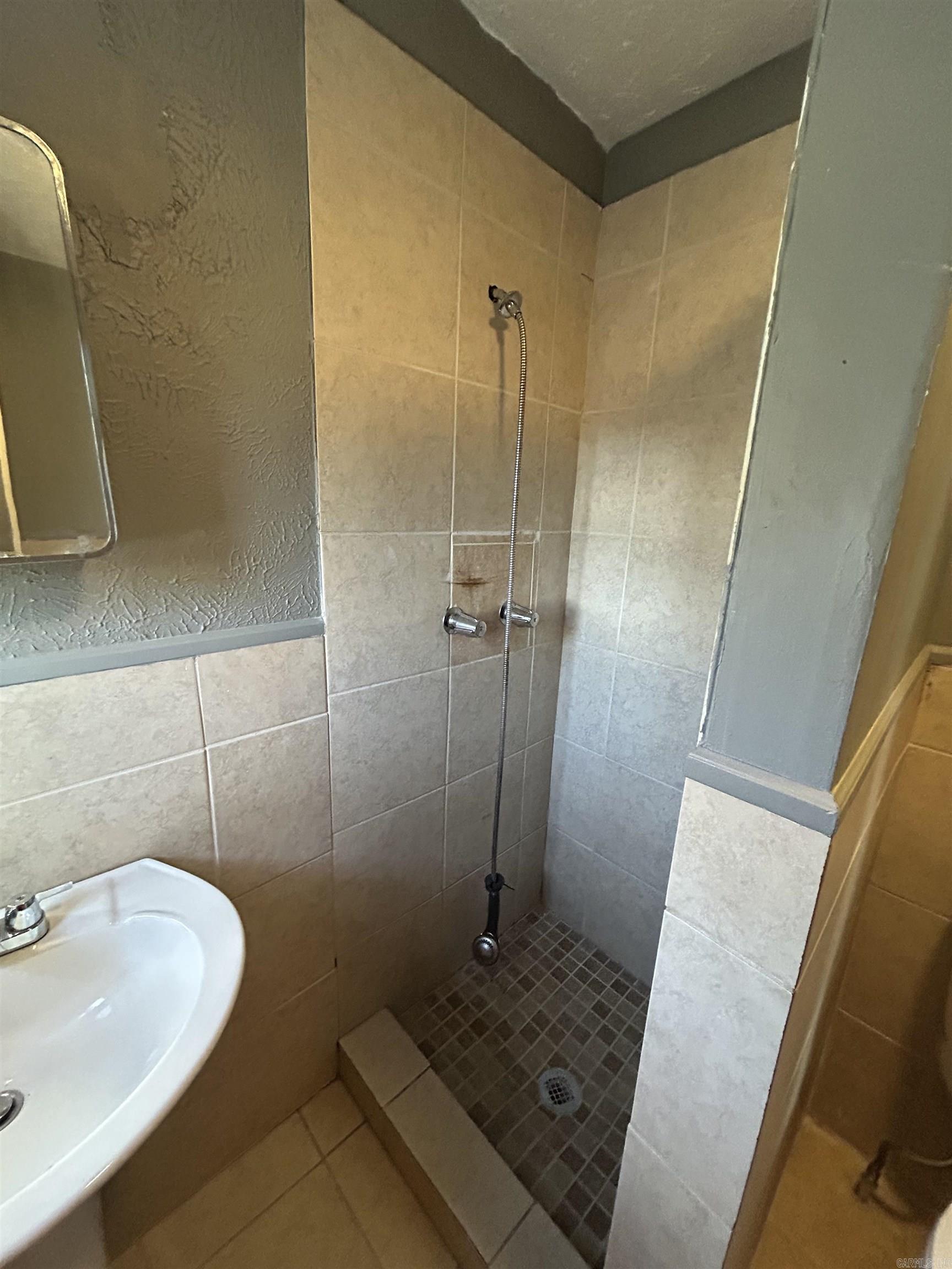 HENRY ADDN - Residential Lease