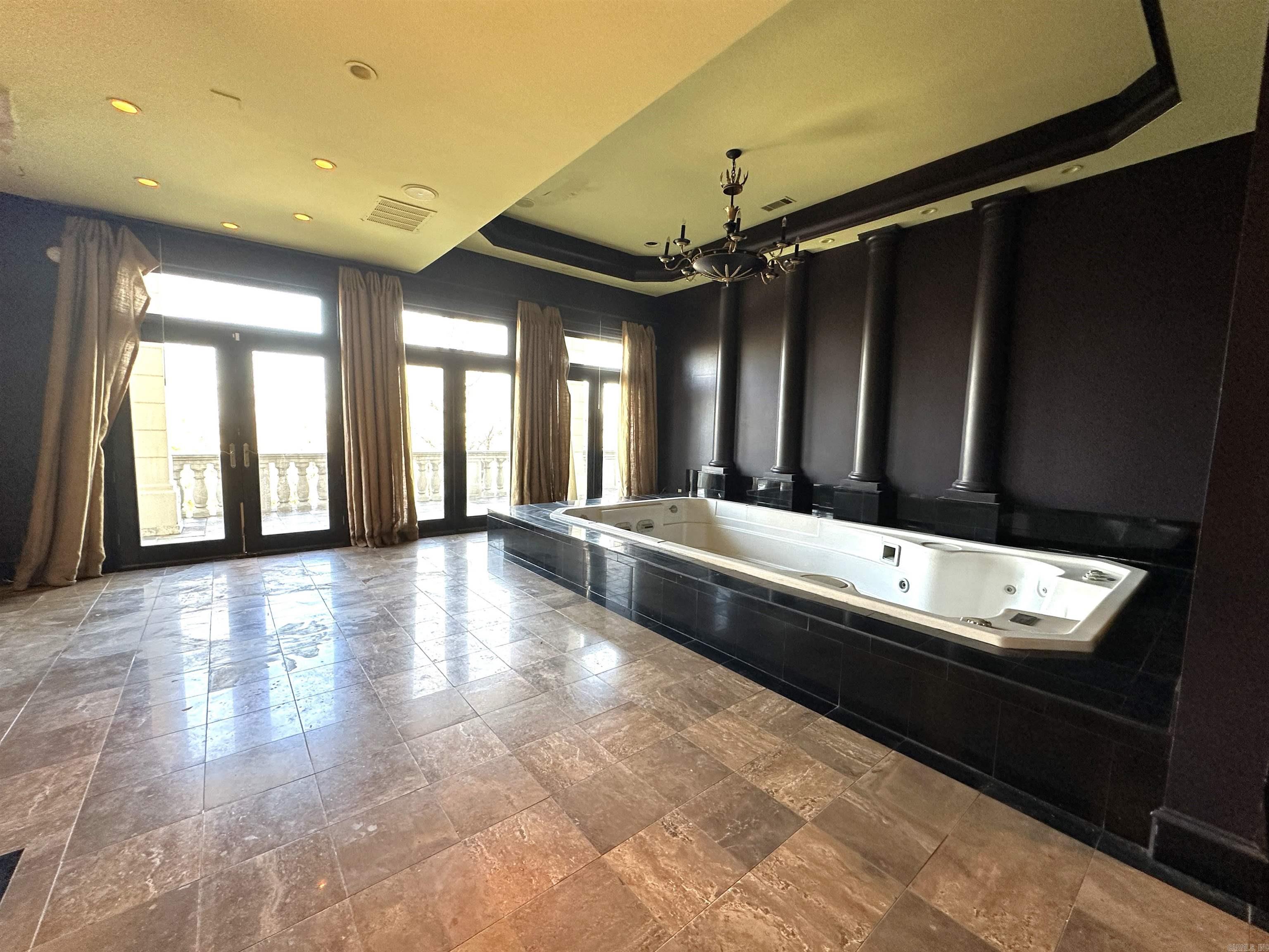 CHENAL DOWNS - Residential