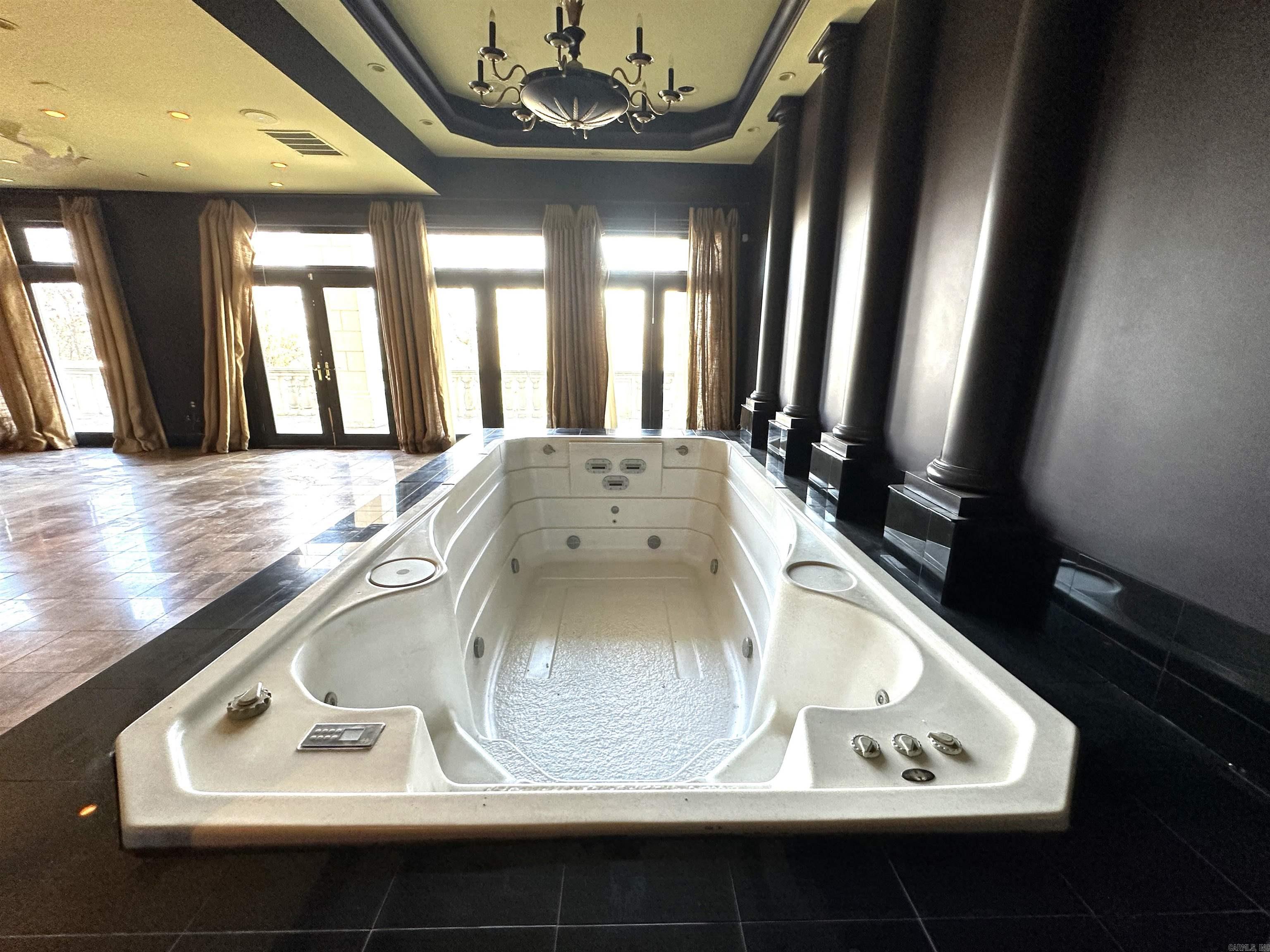 CHENAL DOWNS - Residential