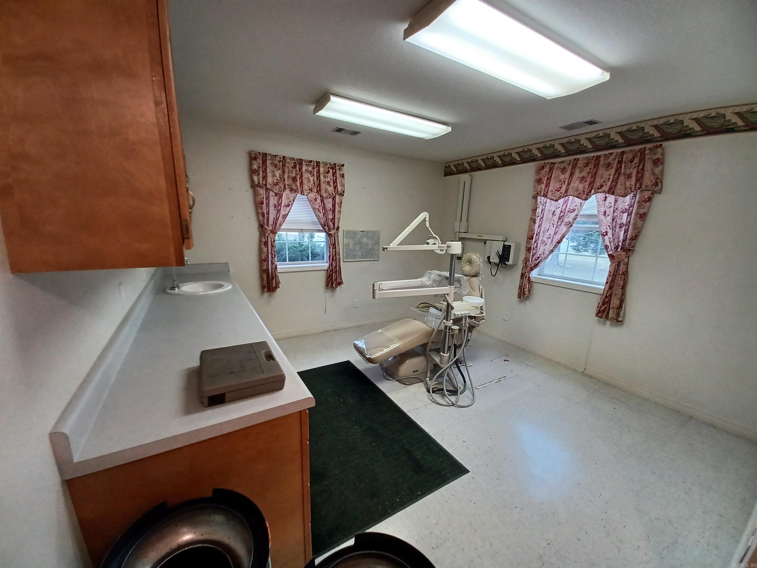 Business Center - Commercial Sale