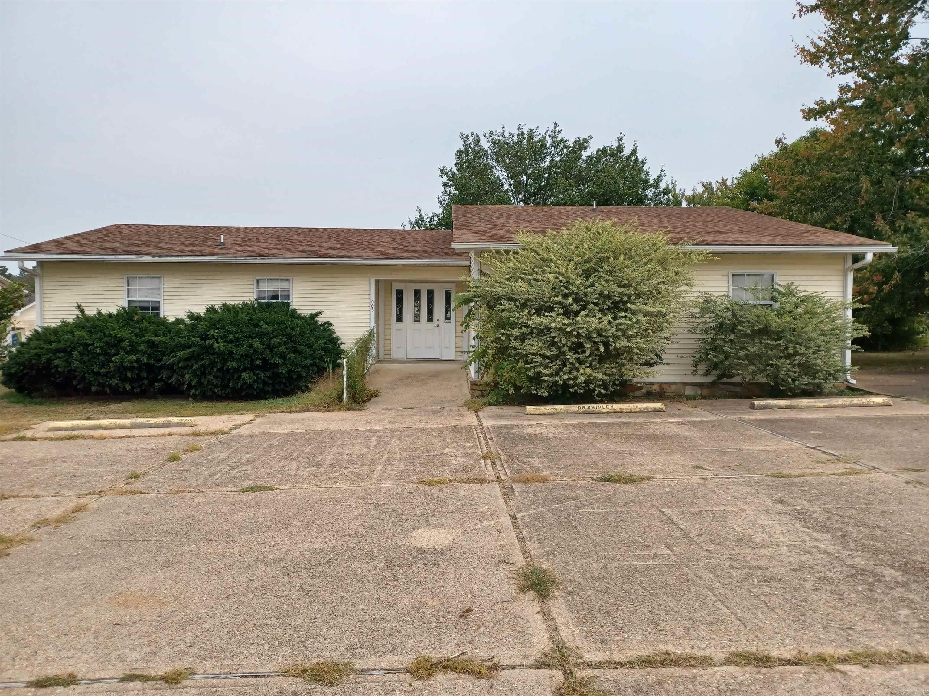 Business Center - Commercial Sale