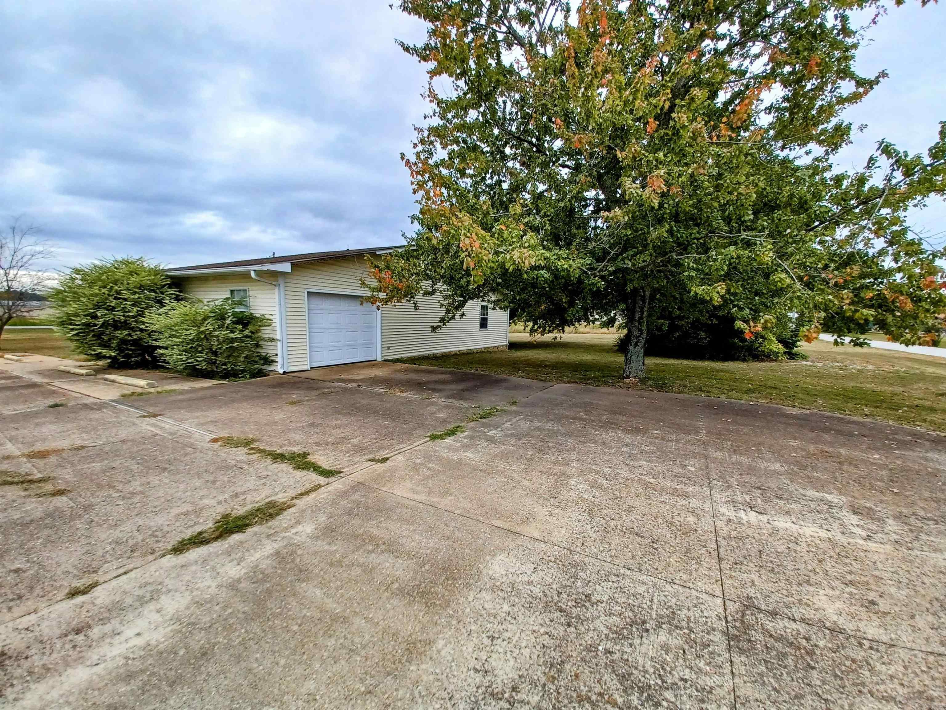 Business Center - Commercial Sale