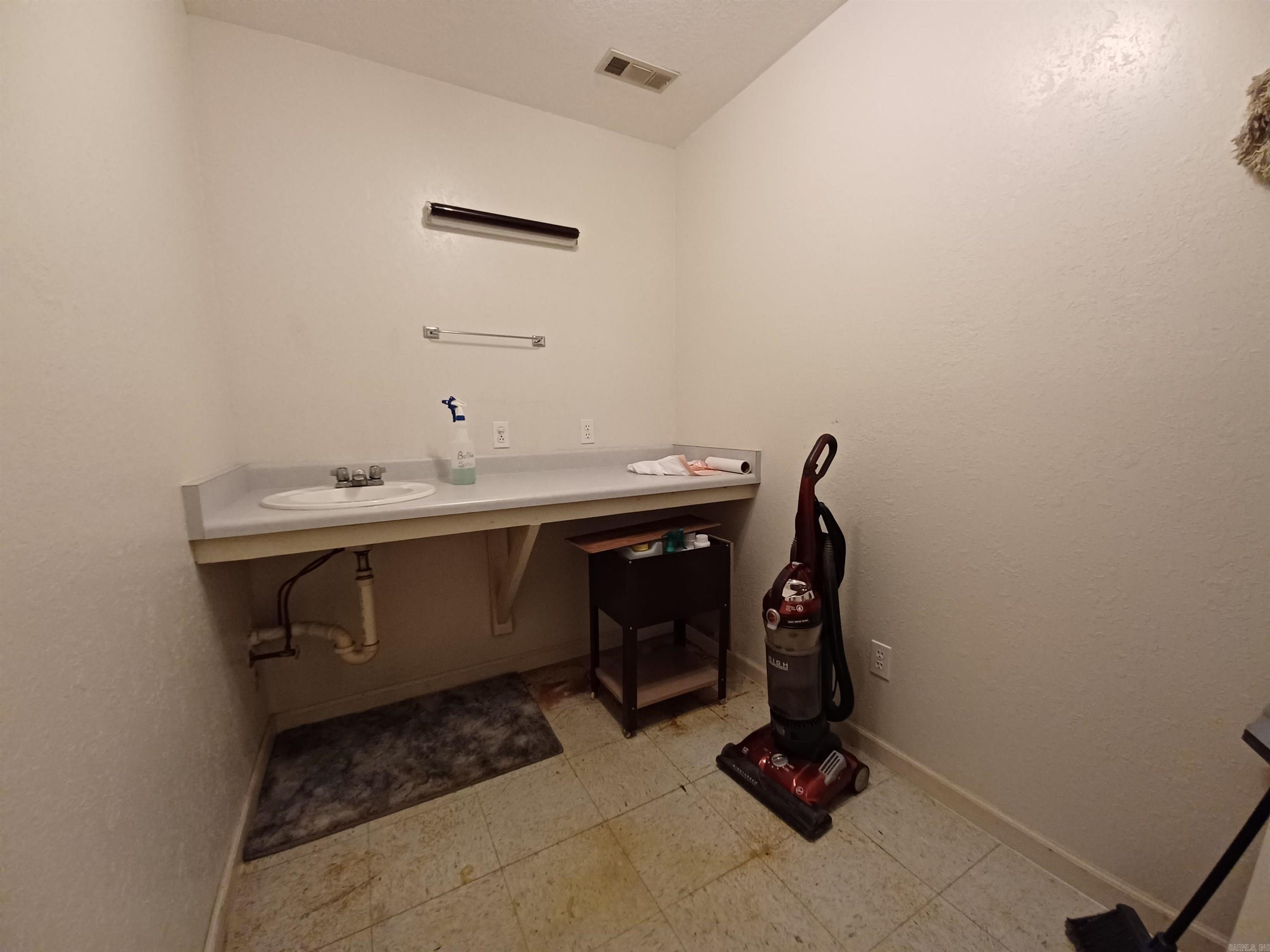 Business Center - Commercial Sale