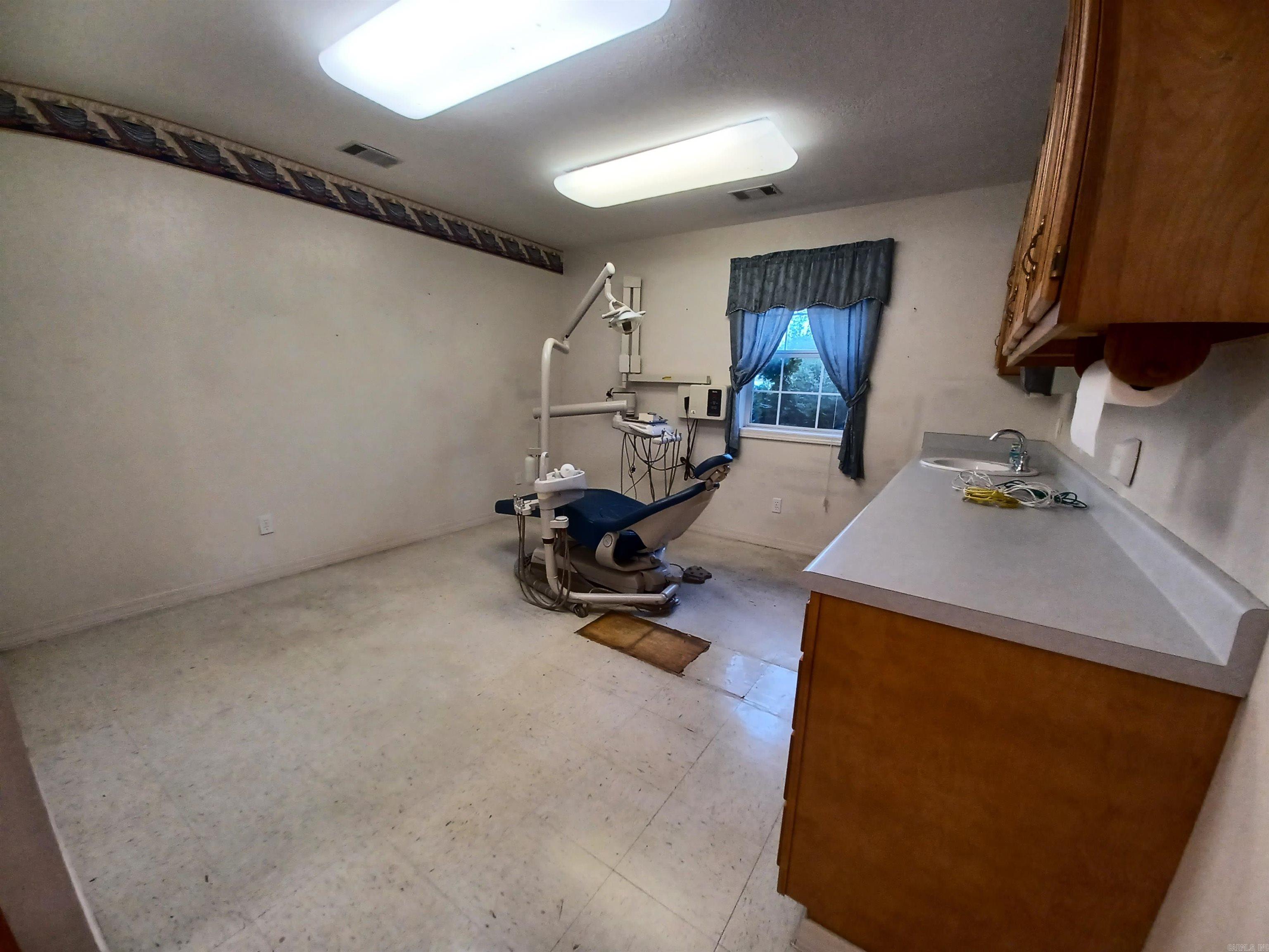 Business Center - Commercial Sale