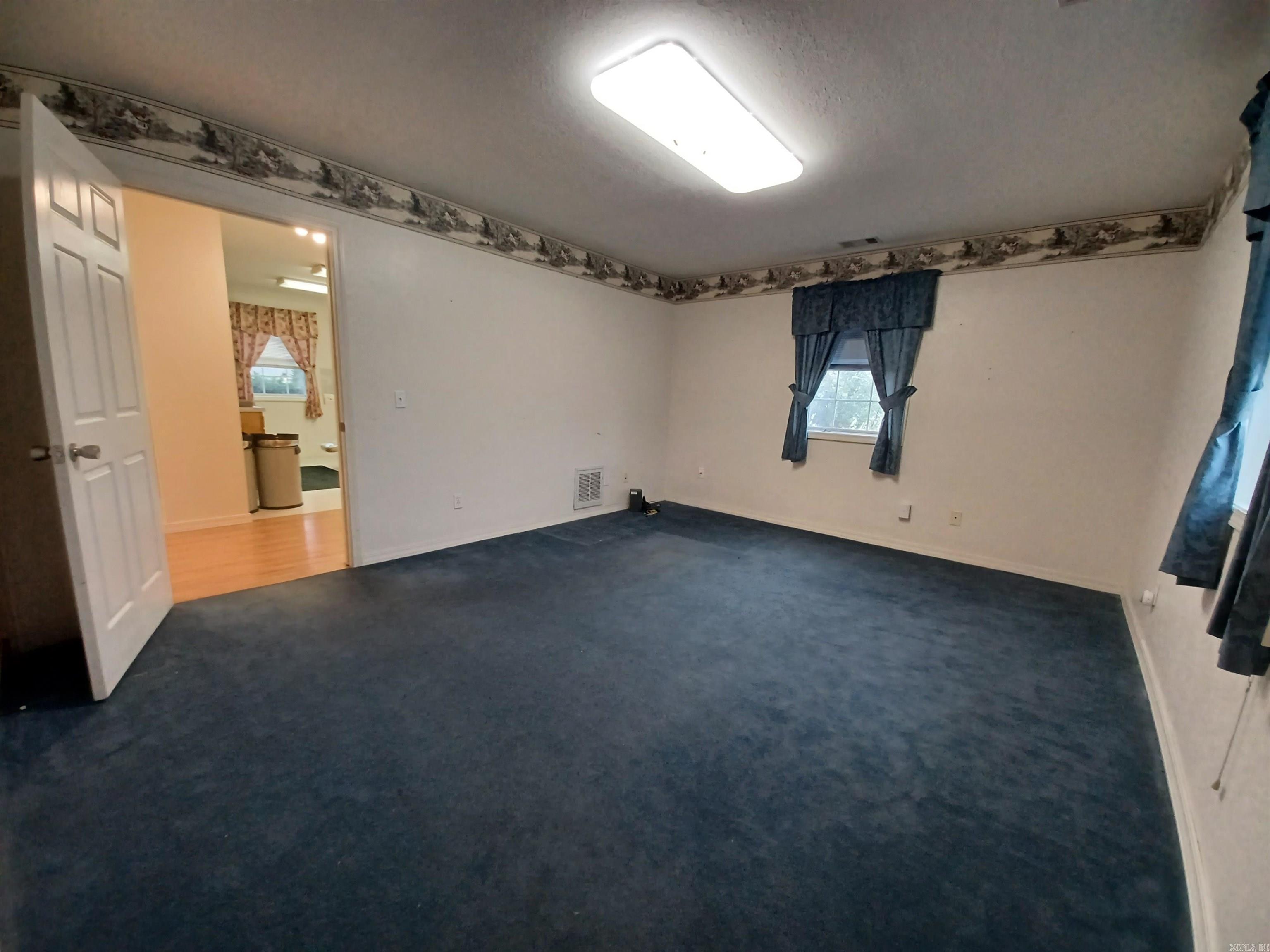 Business Center - Commercial Sale