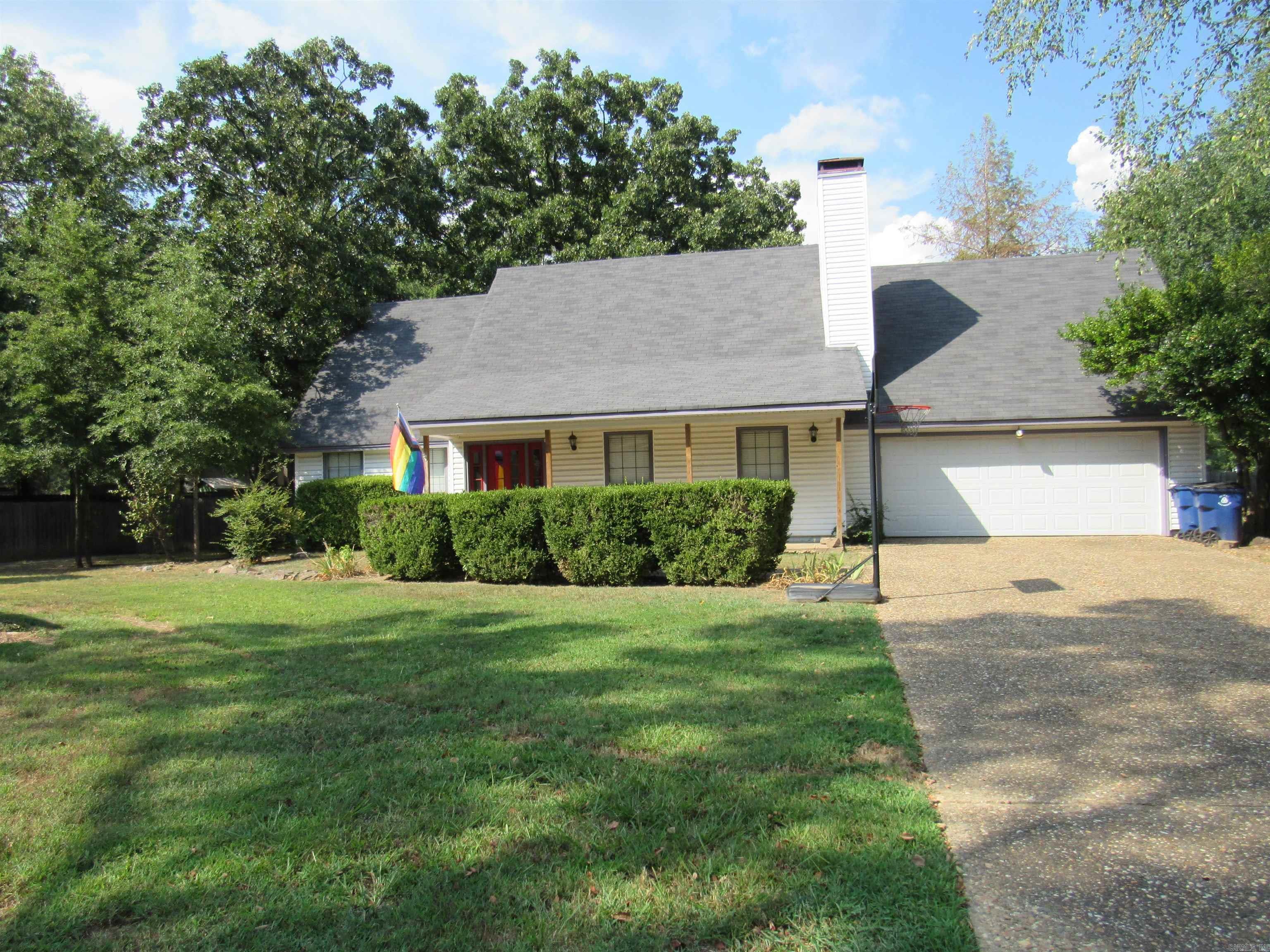 For Rent: Charming 3 Bed, 2.5 Bath Home in Maumelle! Don't miss your chance to rent this super cute, two-story home in lovely Maumelle! This fantastic property offers: 3 spacious bedrooms and 2.5 bathrooms, providing ample space for everyone. A super cute, fenced-in backyard with plenty of room for activities and relaxation. A wonderful covered back porch, perfect for enjoying quiet evenings or quality family time outdoors. Located in a desirable Maumelle neighborhood, this home offers comfort and convenience. This opportunity won't last long! Please call me today to schedule your private tour and make this your new home.