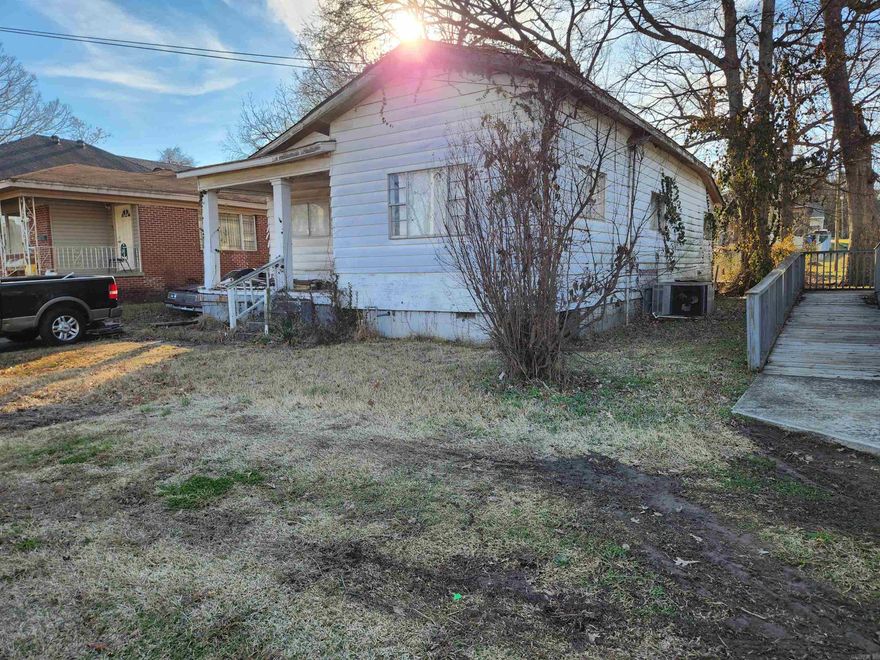 INVESTMENT OPPORTUNITY!! This property is gutted & ready for you to put your touch on it! LOCATED in SOMA.. Located in a very aggressive area of regentrification!! SOLD AS-IS   Part of a package, could be purchased in individually or all together. See MLS#