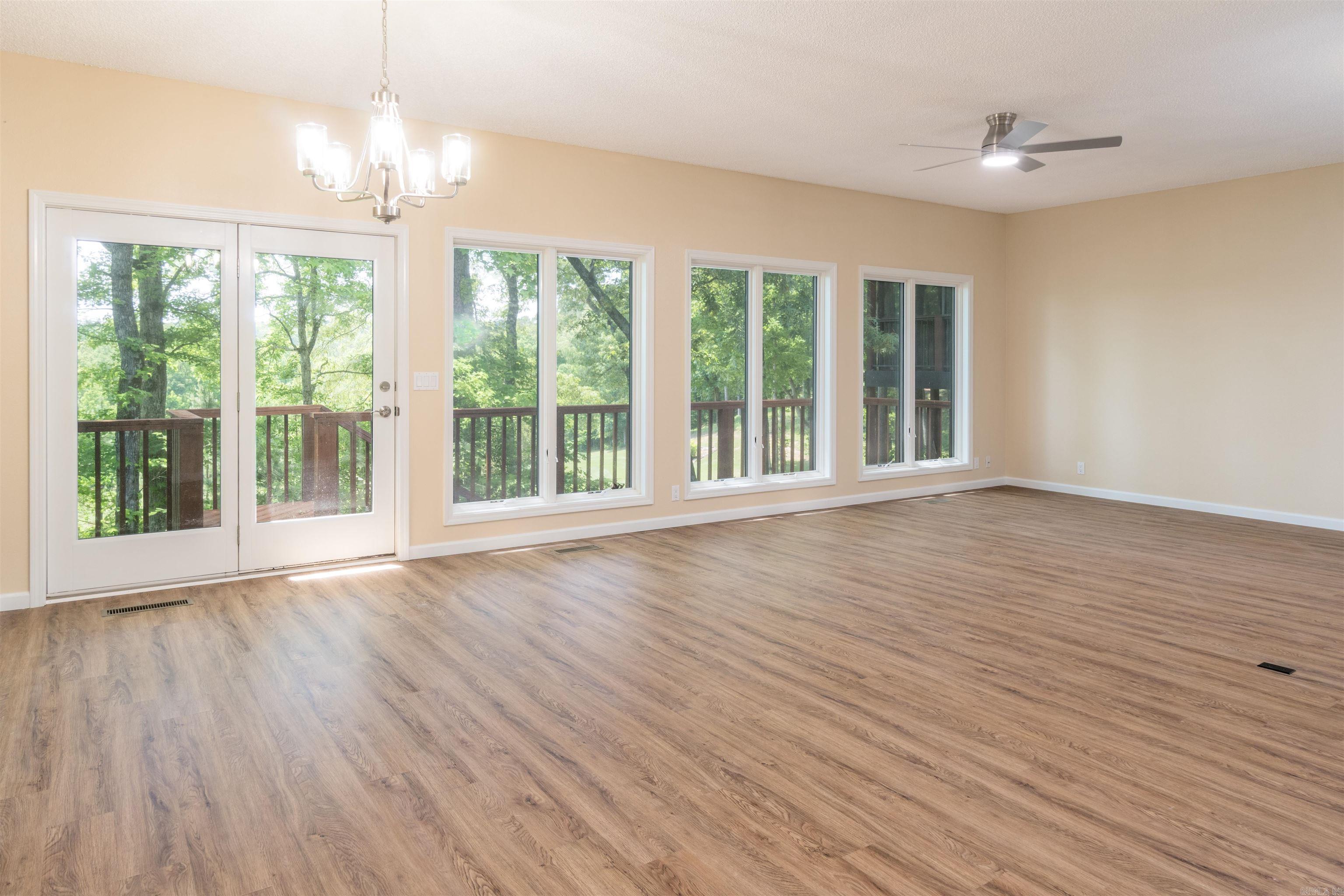 MAGELLAN COURTS - Residential