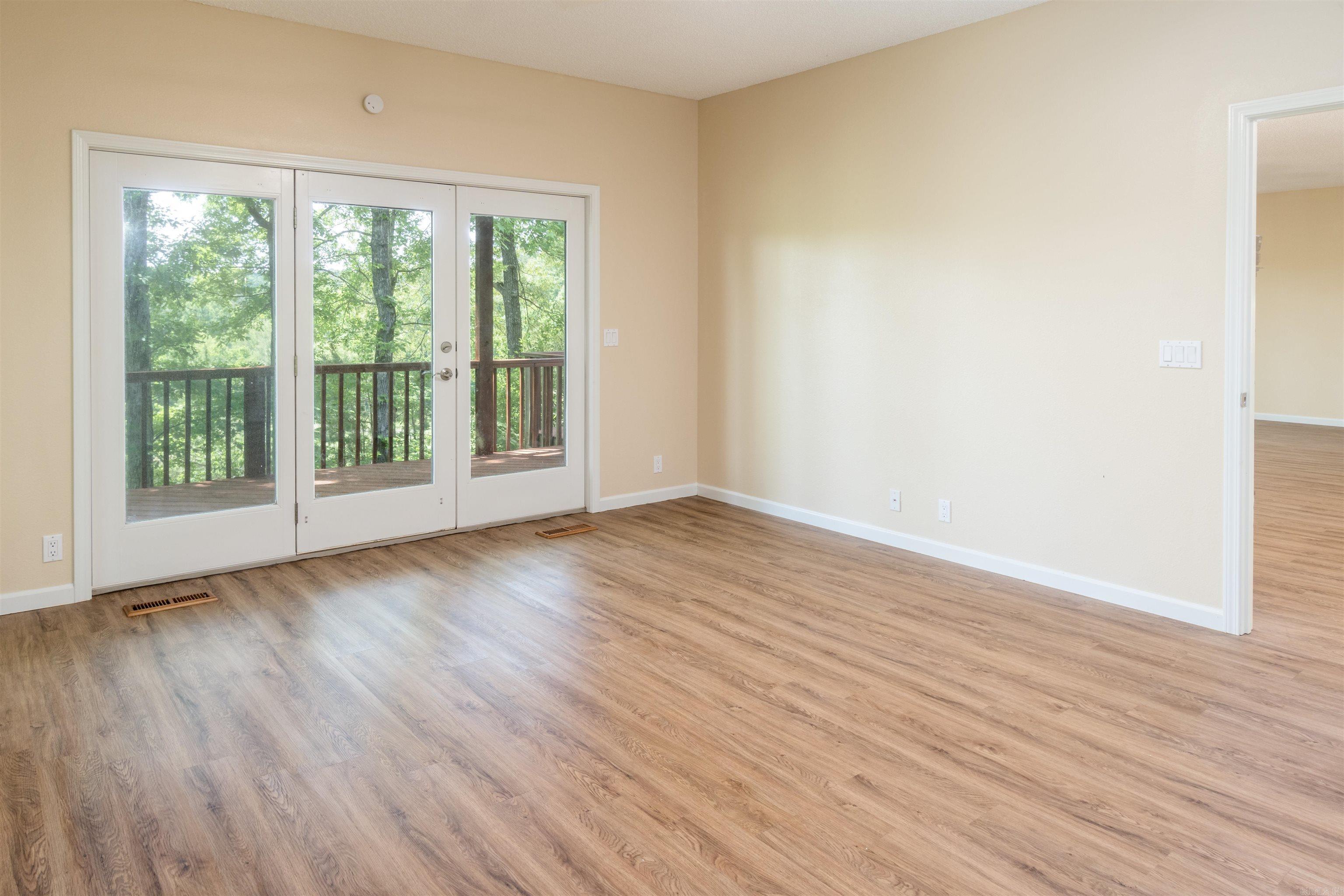 MAGELLAN COURTS - Residential
