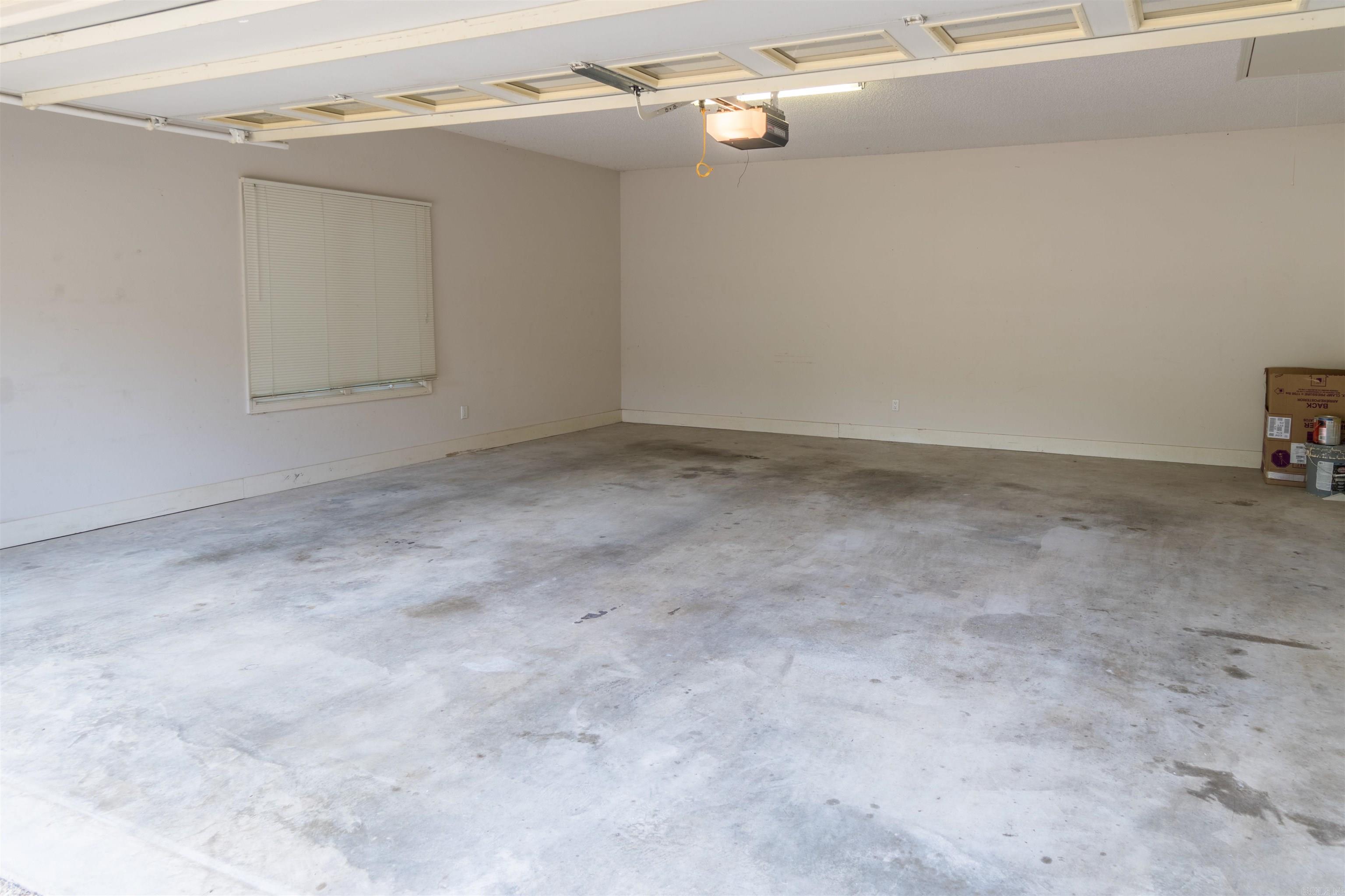 MAGELLAN COURTS - Residential