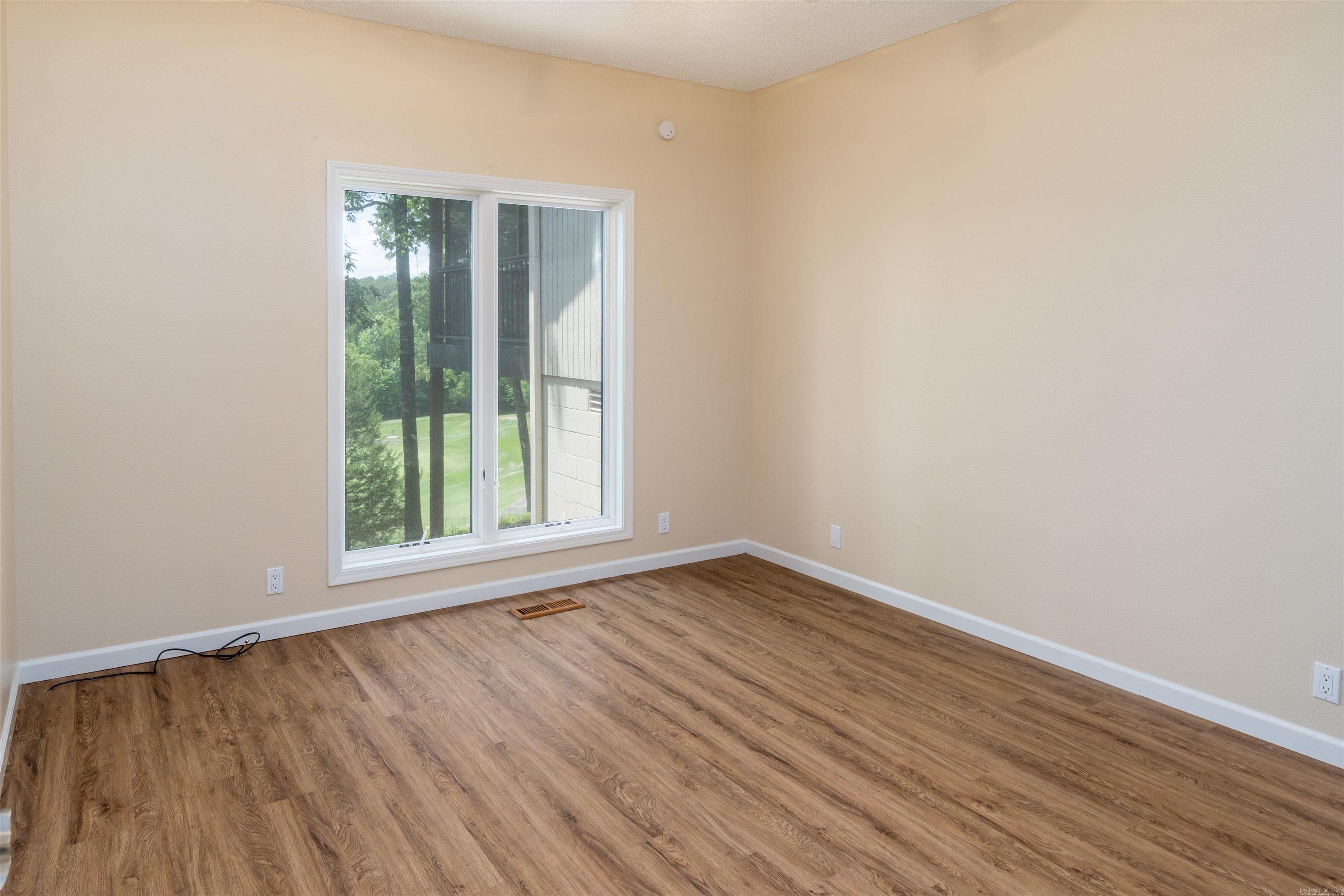 MAGELLAN COURTS - Residential