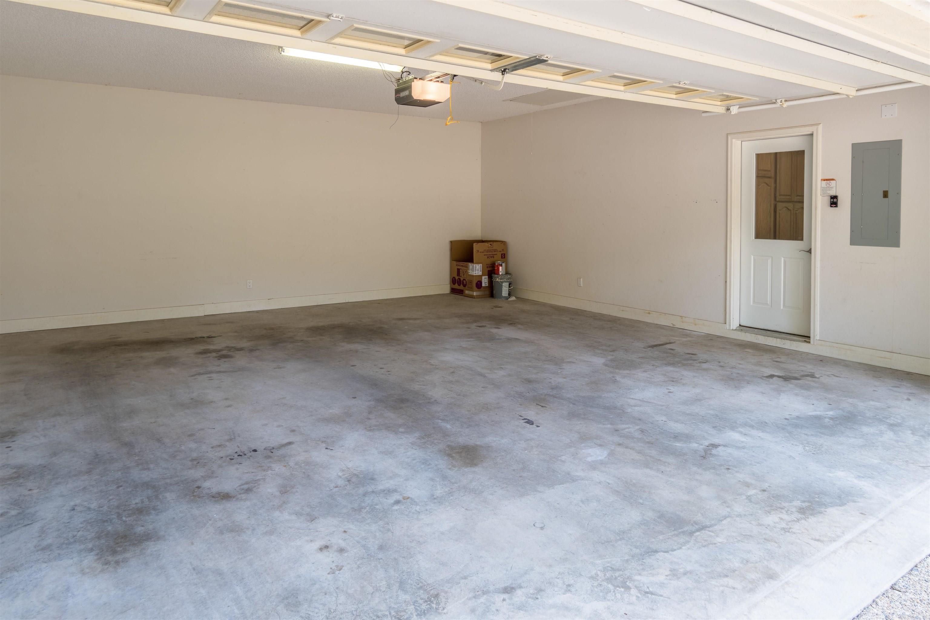 MAGELLAN COURTS - Residential